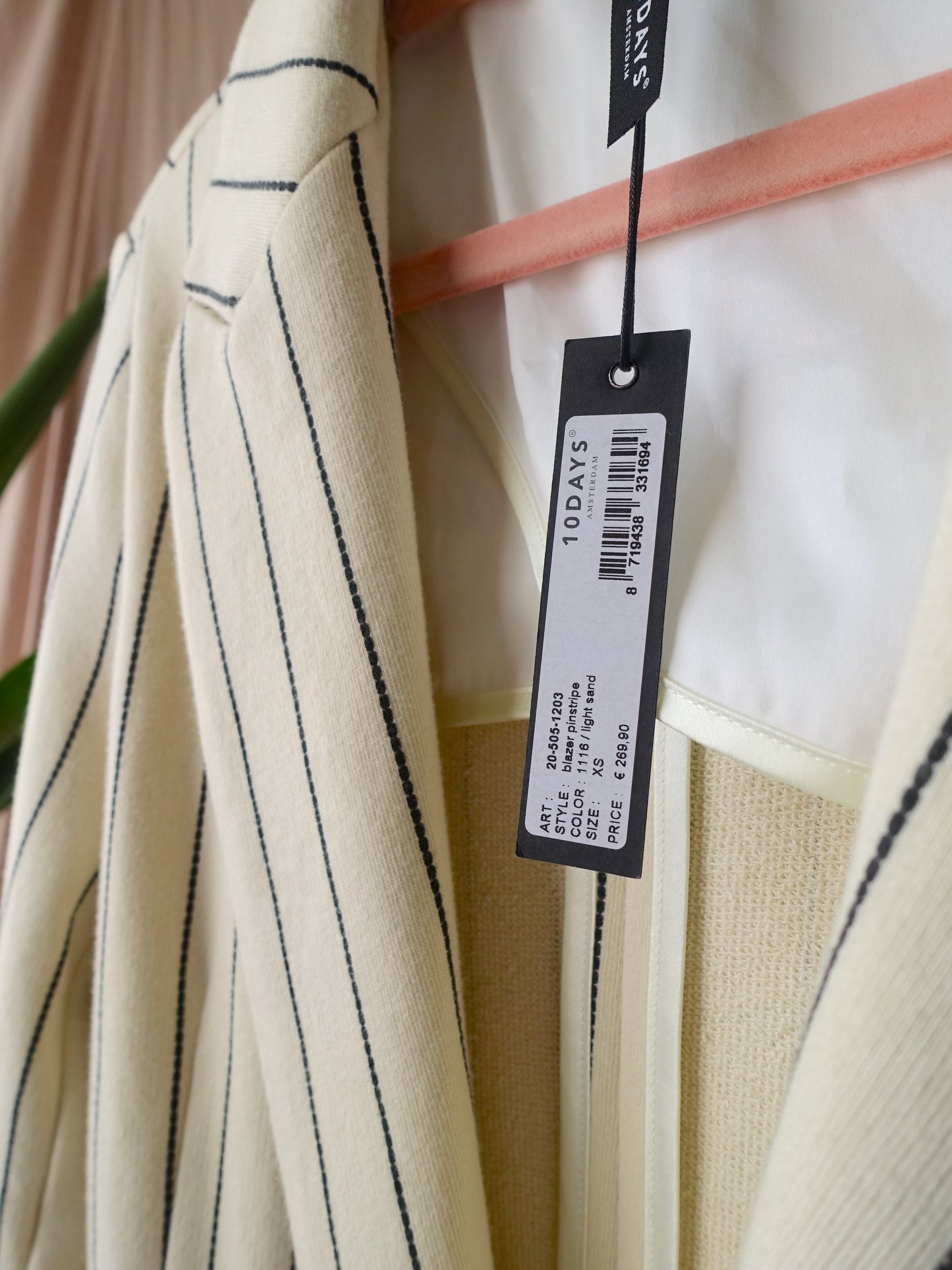 10DAYS pinstripe jersey stretch blazer creme
