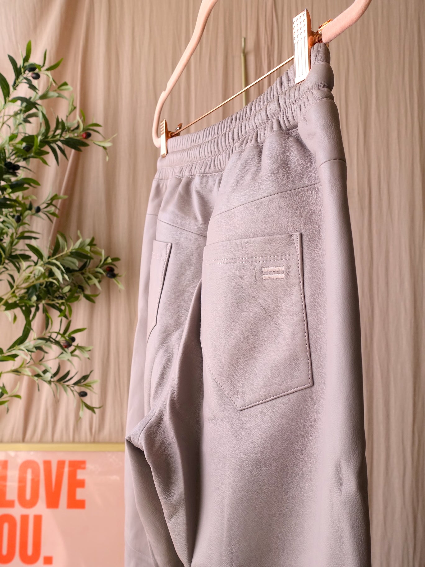 10DAYS leather statement jogger mauve
