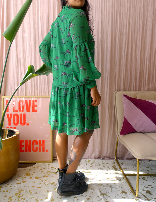 GRATIS BIJ BESTEDING V.A. €100 - Ana Alcazar classic green leopard jurk