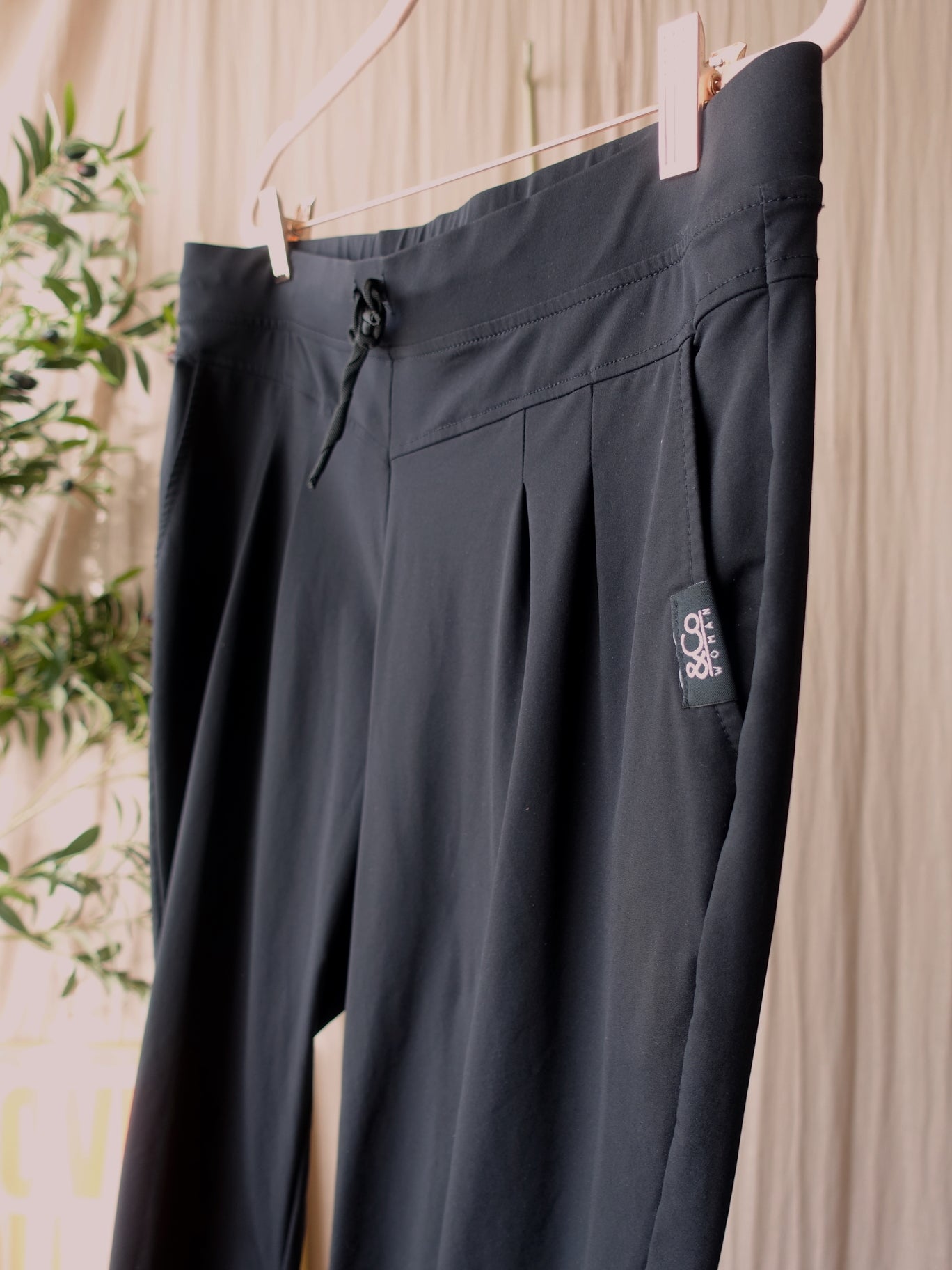 Andco woman janna travel quality pants zwart