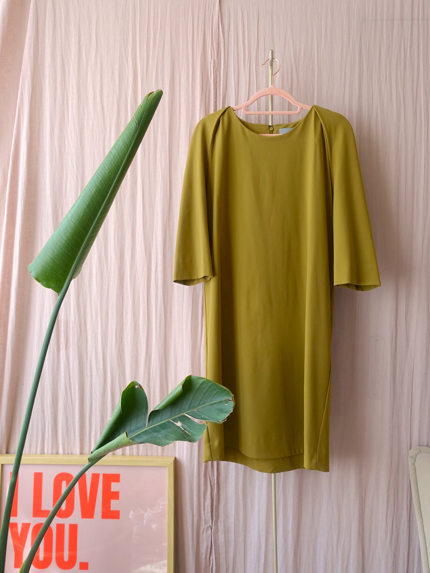 COS classy midi jurk met pofmouwen mosterd