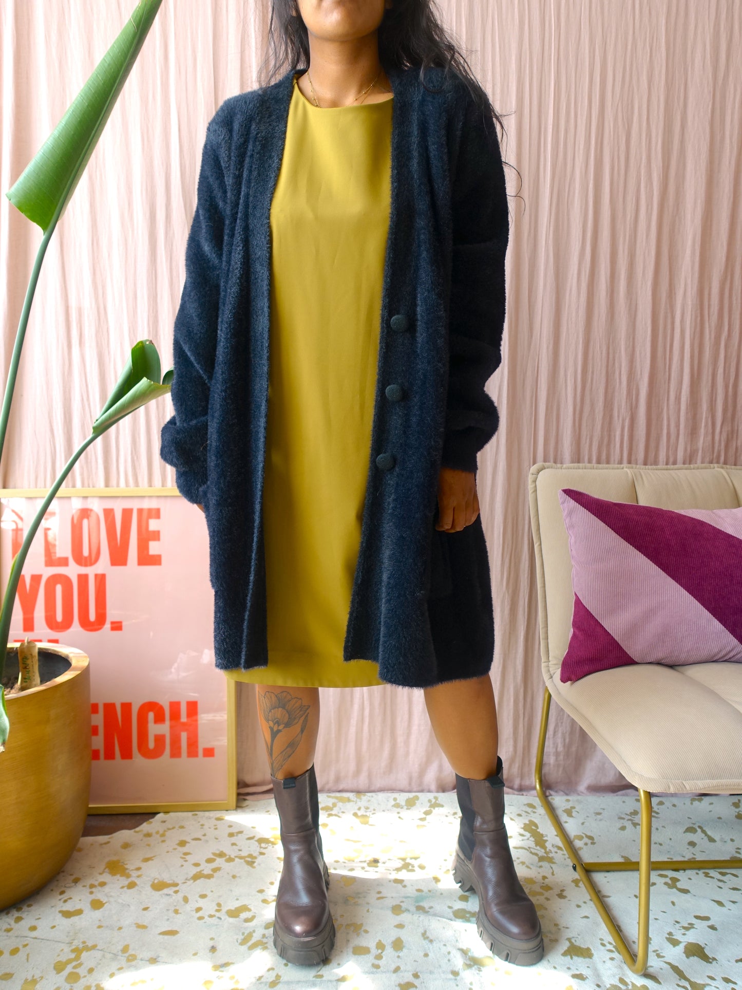 COS classy midi jurk met pofmouwen mosterd