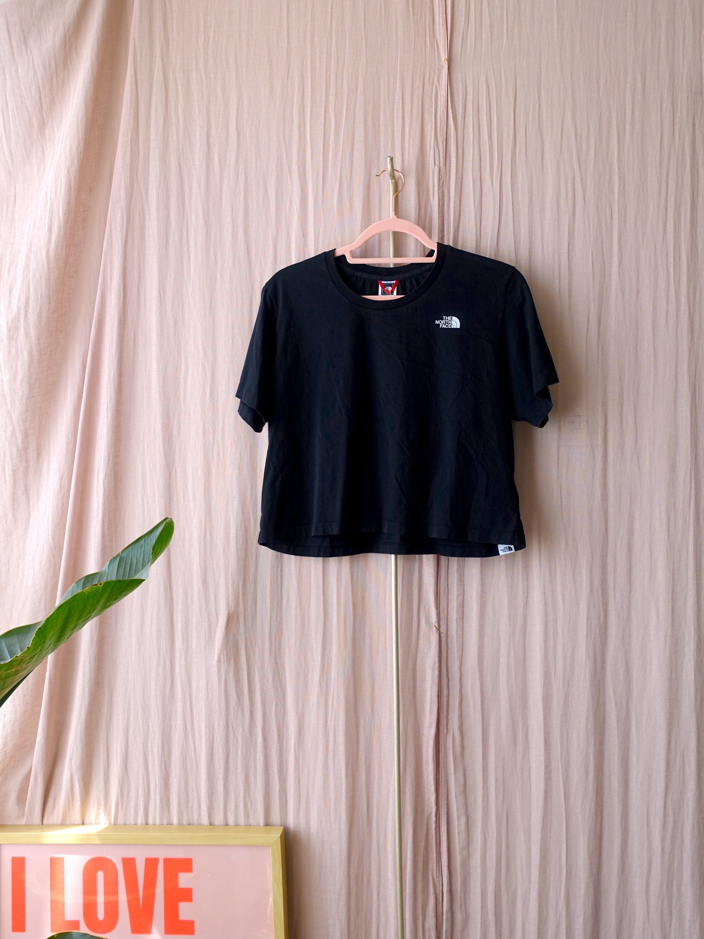 The North Face cropped backprint tee zwart