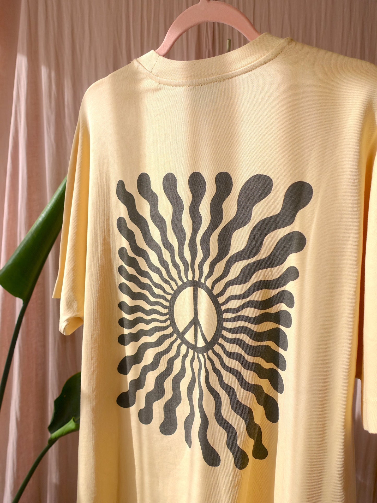 Catwalk Junkie oversized peace out tee oat
