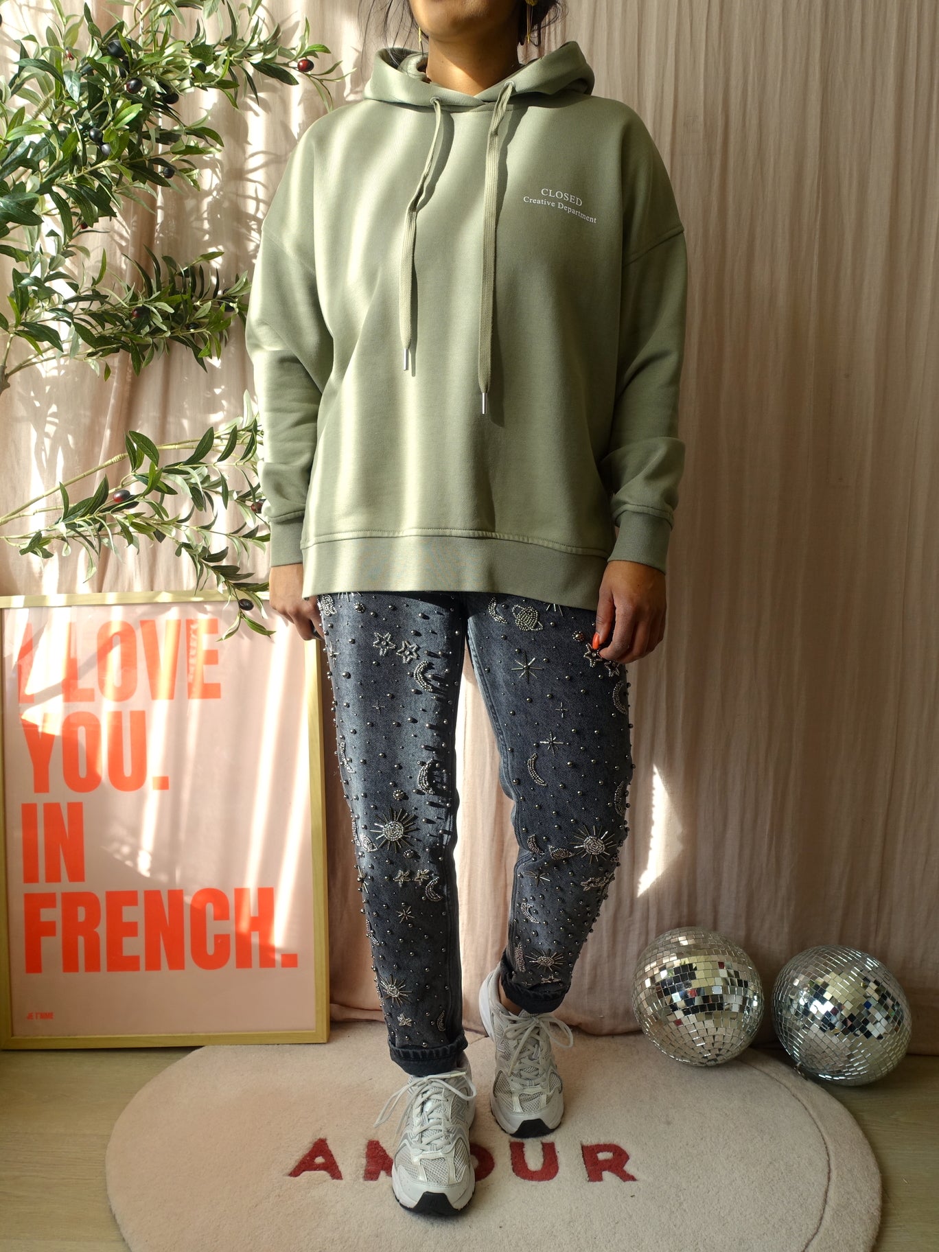 Closed relaxed fit hoodie dried basil