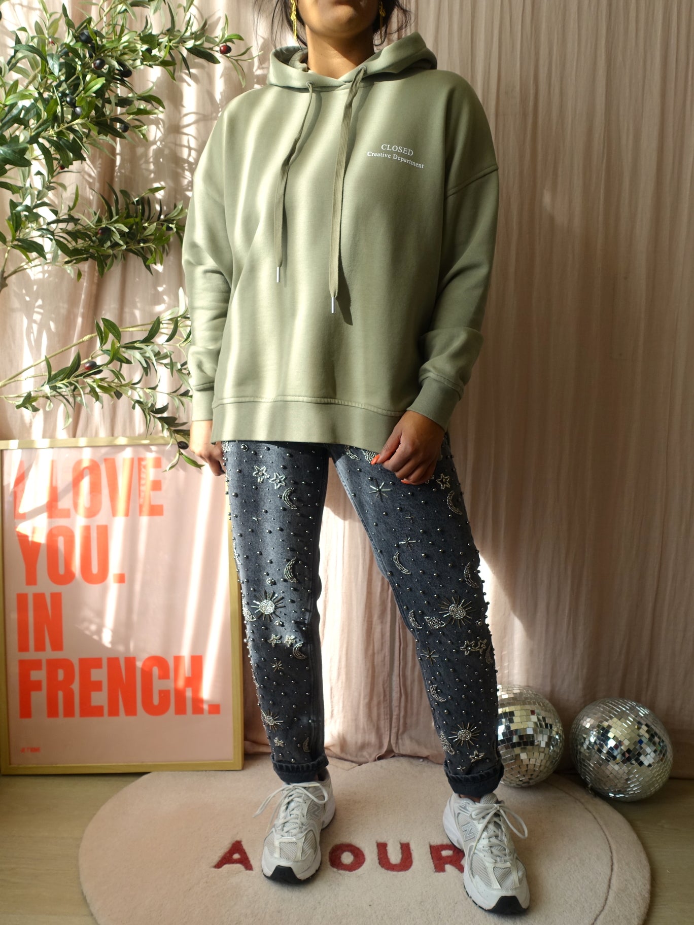 Closed relaxed fit hoodie dried basil