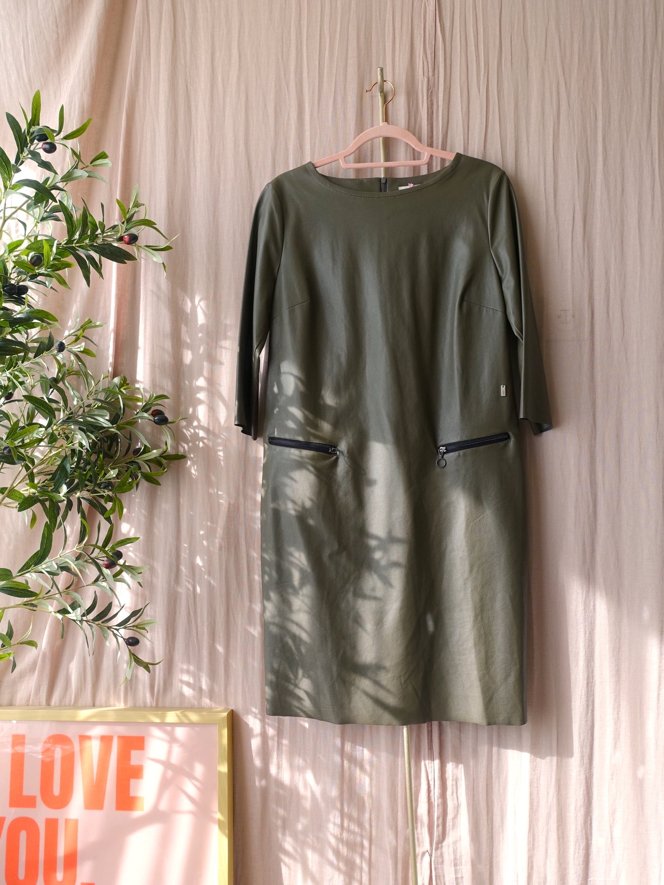 Anna van Toor vegan leather midi jurk mud