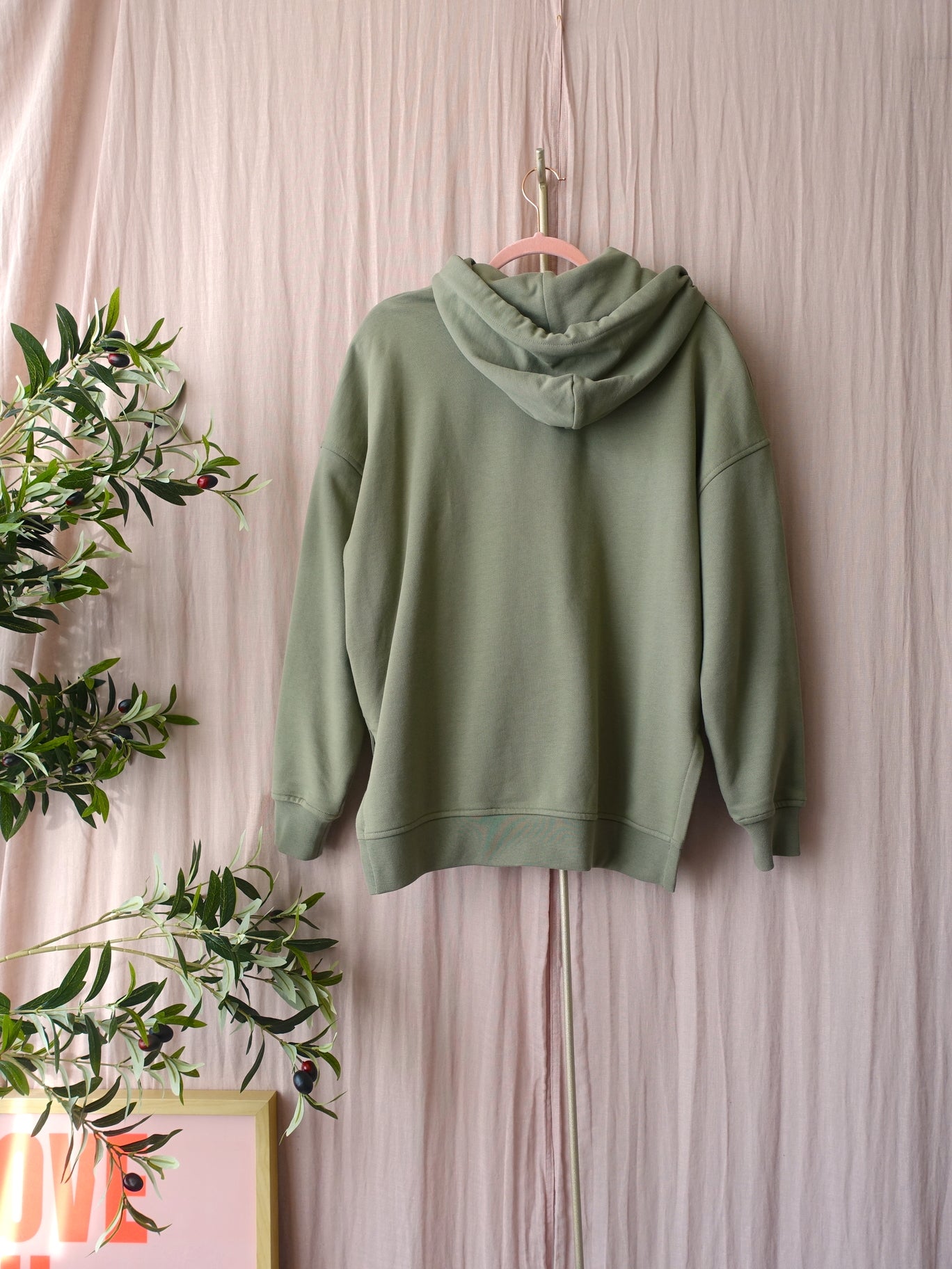 Closed relaxed fit hoodie dried basil