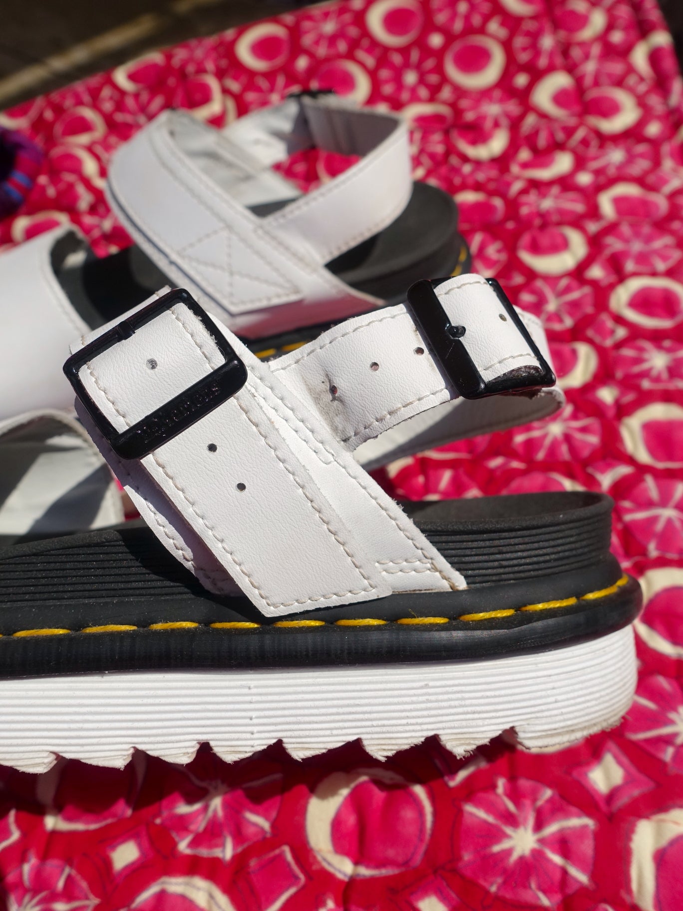 Dr. Martens voss quad platform sandalen wit