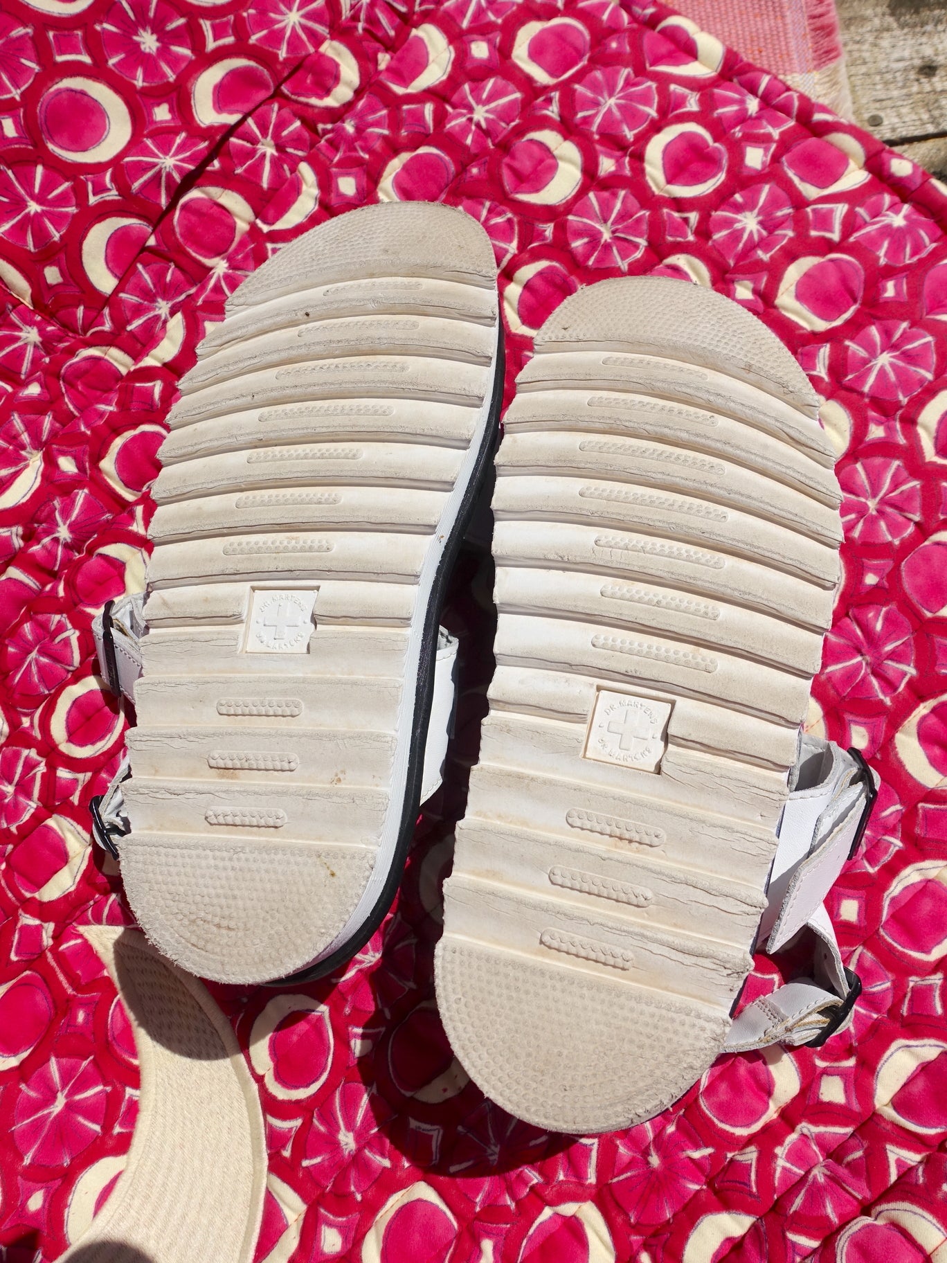 Dr. Martens voss quad platform sandalen wit