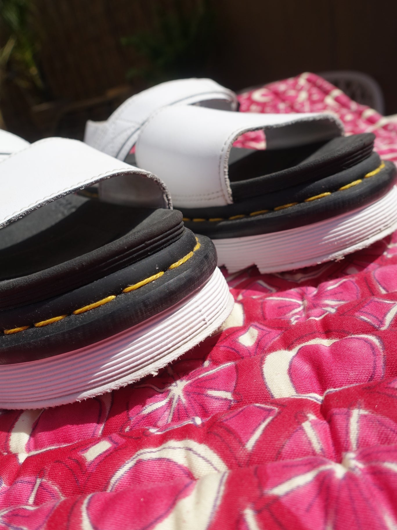 Dr. Martens voss quad platform sandalen wit