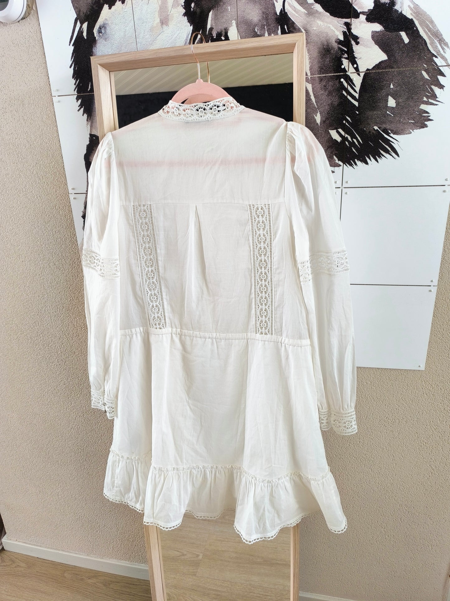 NIKKIE broderie anglaise ruffle jurk wit