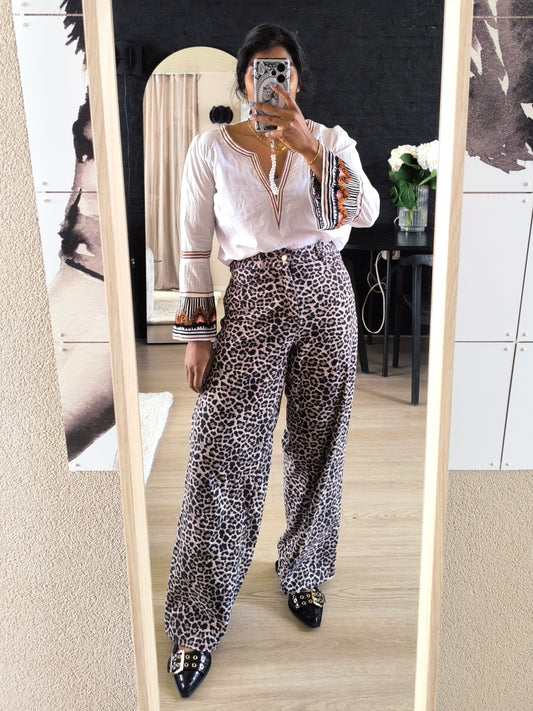 GRATIS BIJ BESTEDING V.A. €100 - Isato designer bohemian top wit