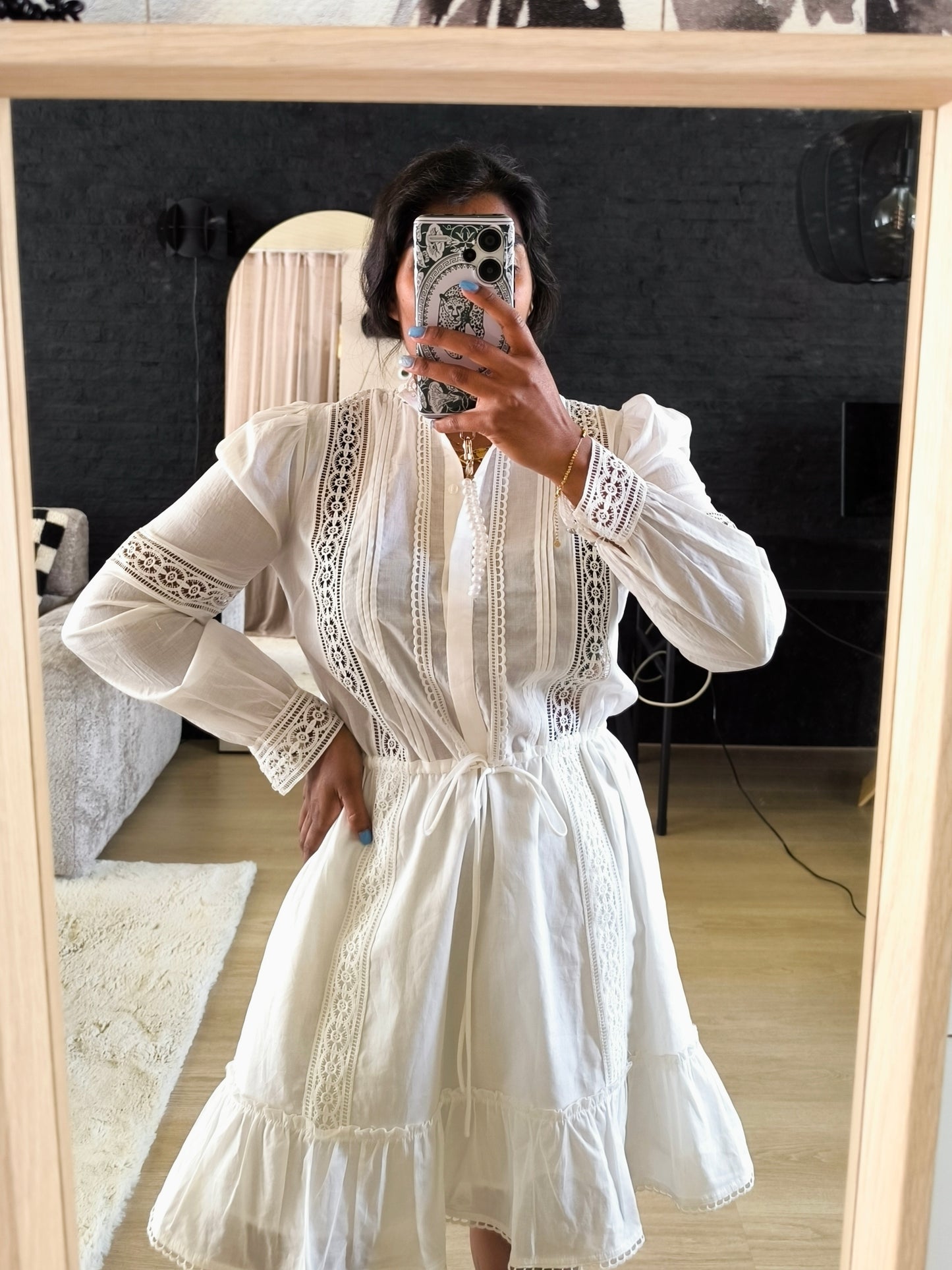 NIKKIE broderie anglaise ruffle jurk wit
