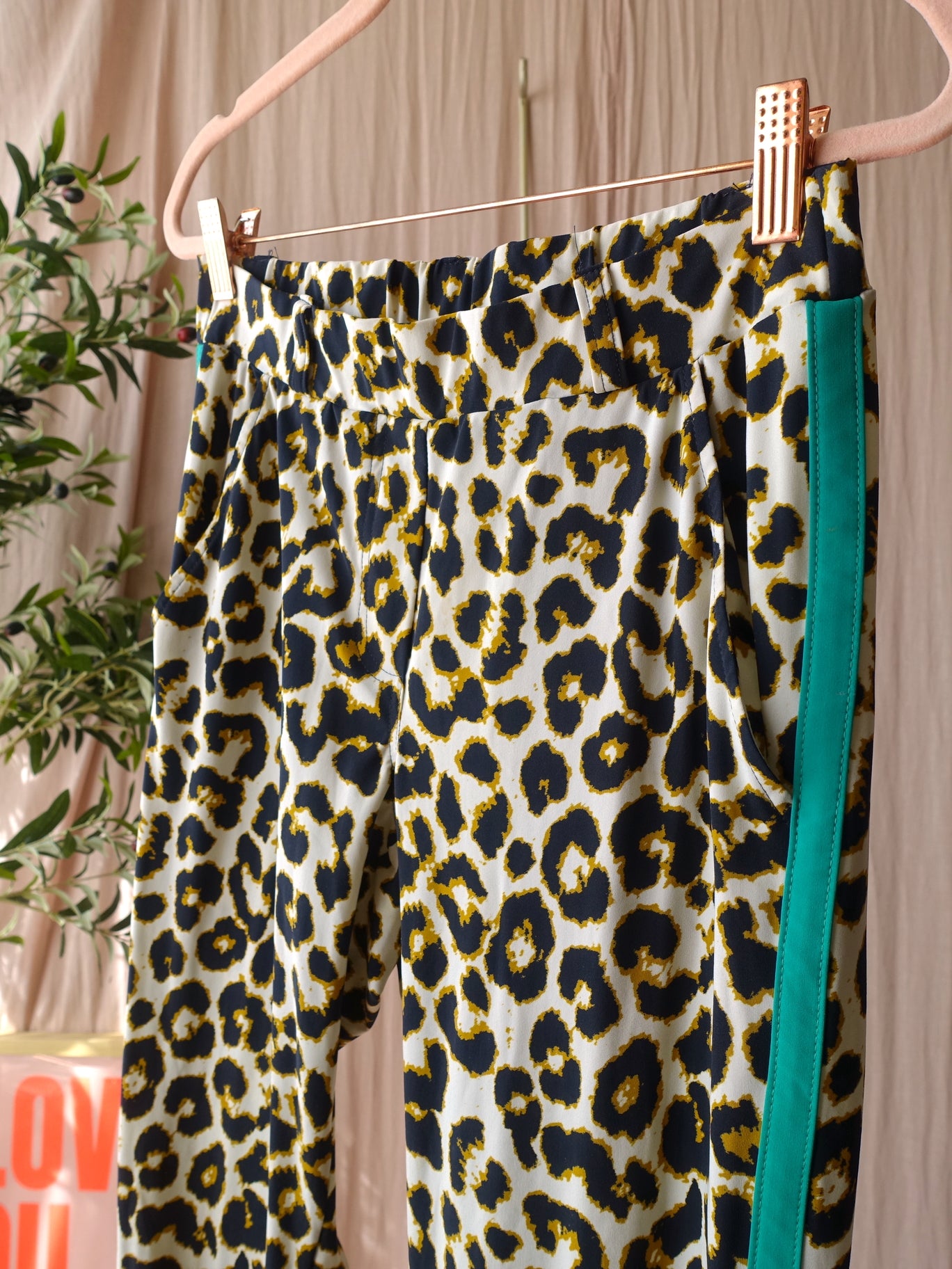 Studio Anneloes travel quality leopard trousers