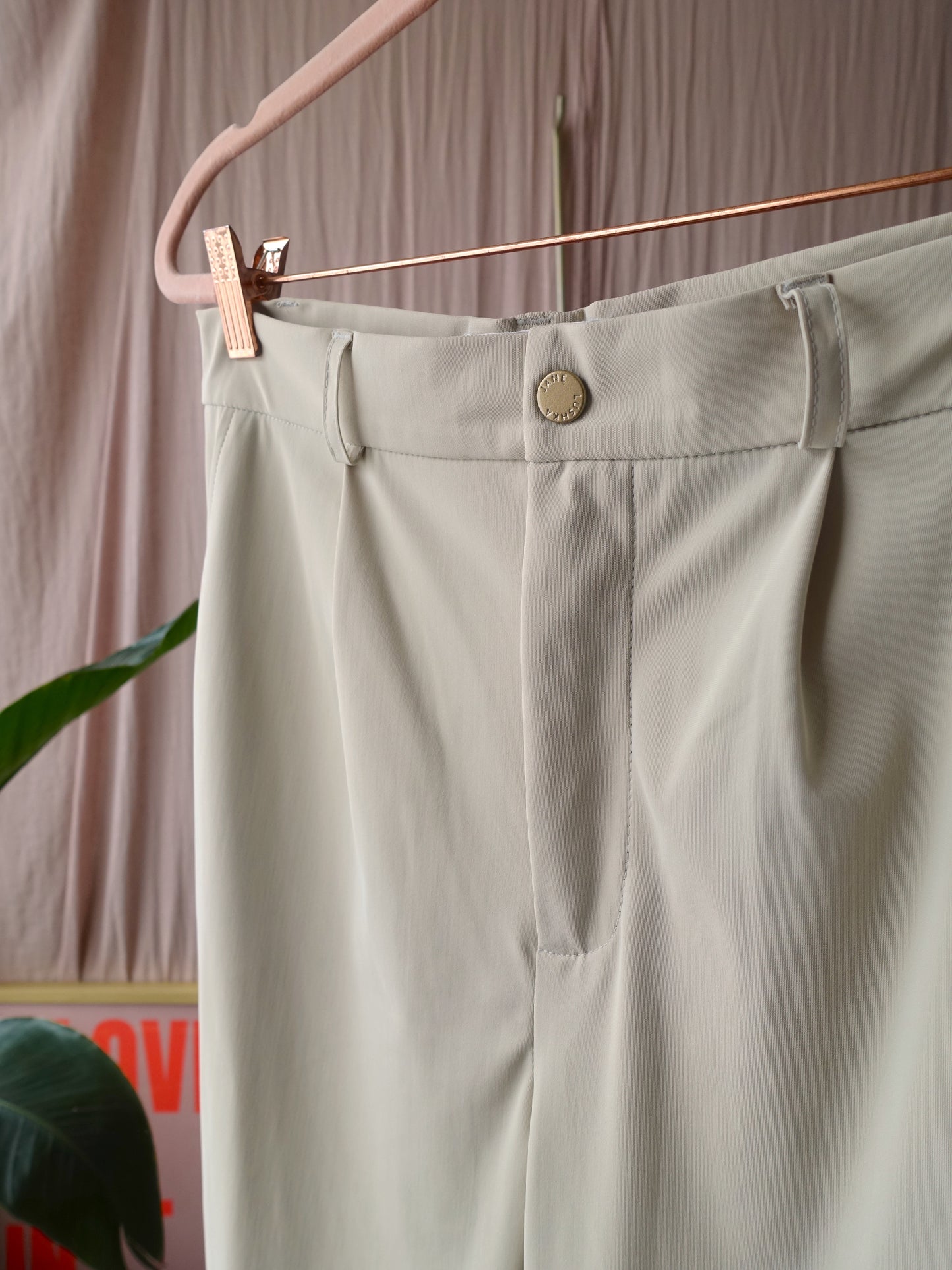 Jane Lushka travelstof cropped pants creme