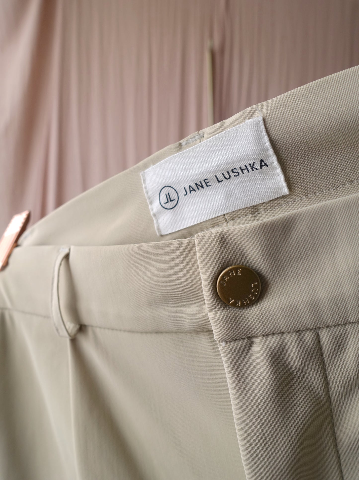 Jane Lushka travelstof cropped pants creme