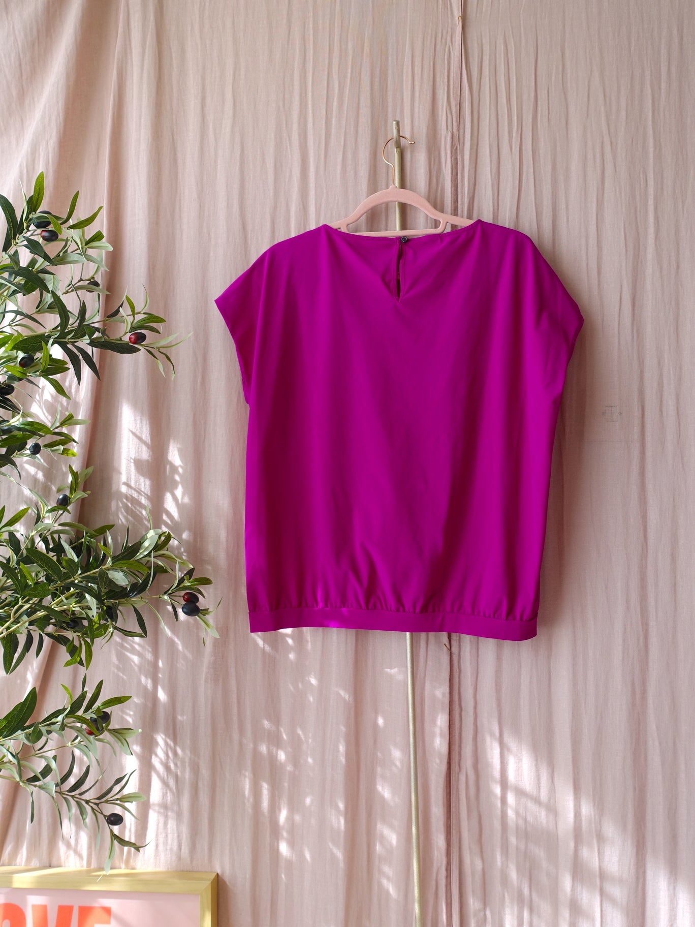 Jane Lushka travel quality tee magenta