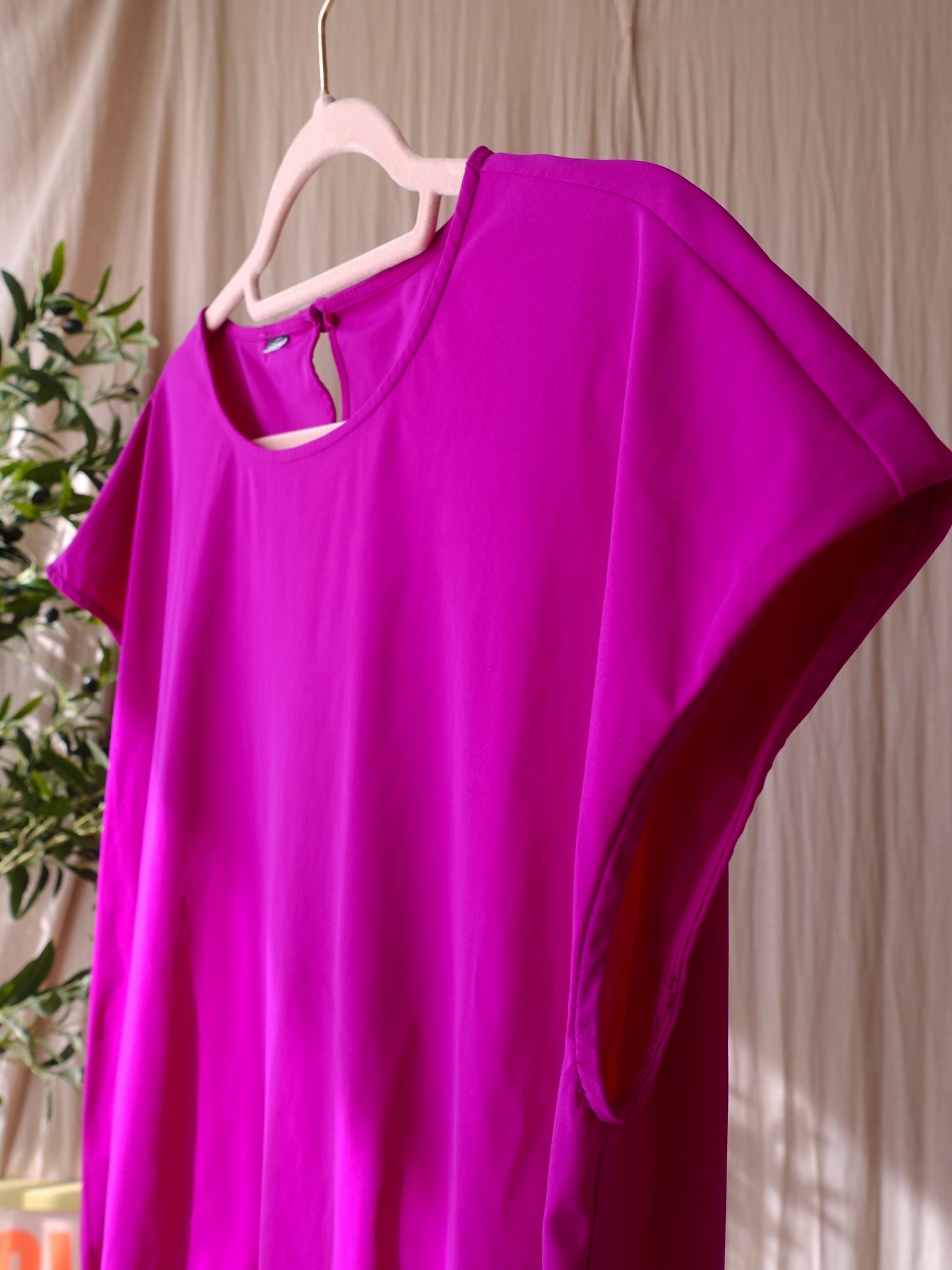 Jane Lushka travel quality tee magenta