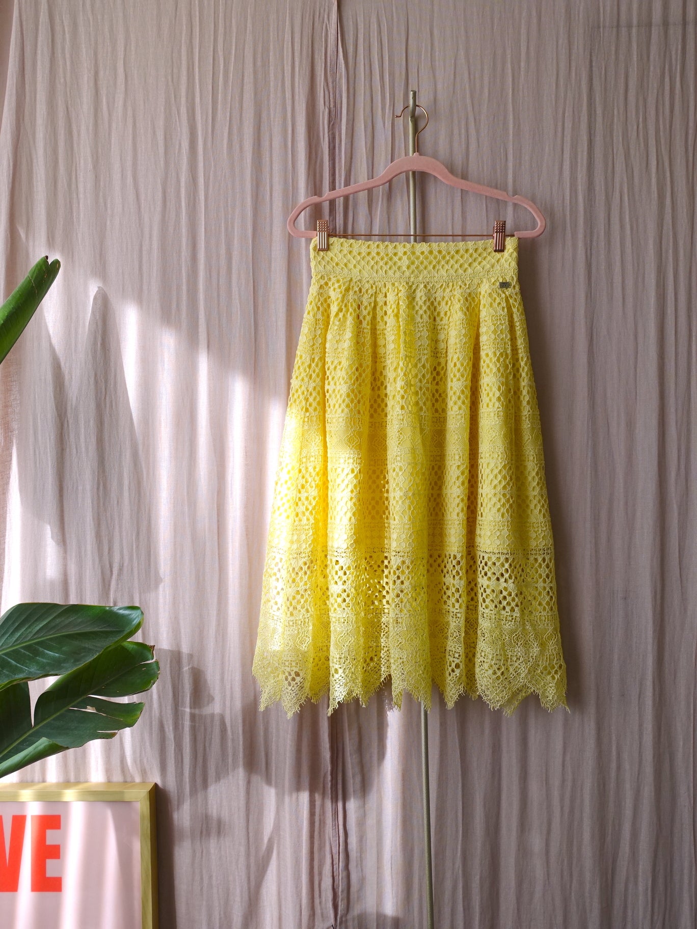 Josh V Jenney midi rok daisy yellow