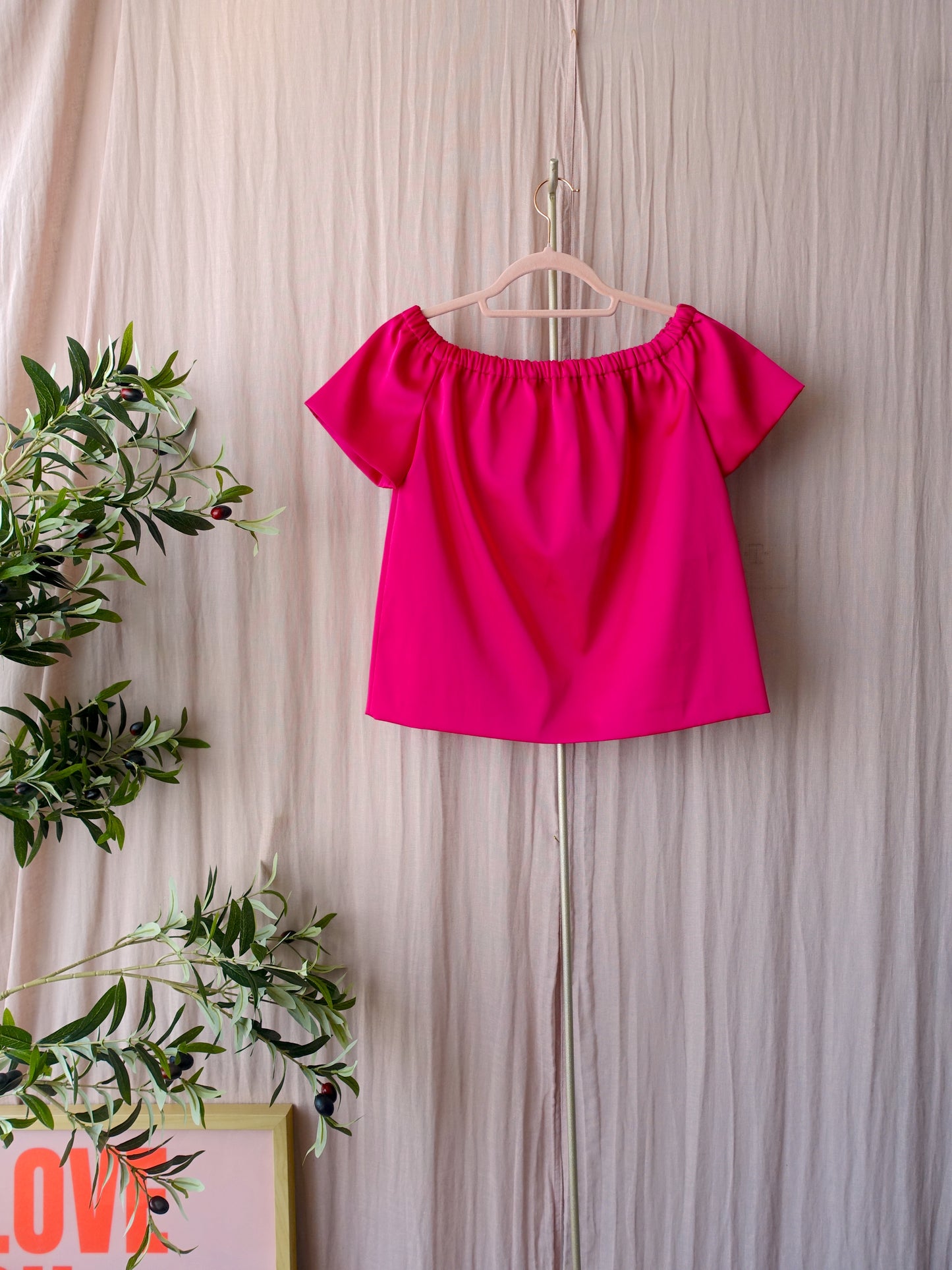 Maje Paris luny shiny offshoulder top fuchsia