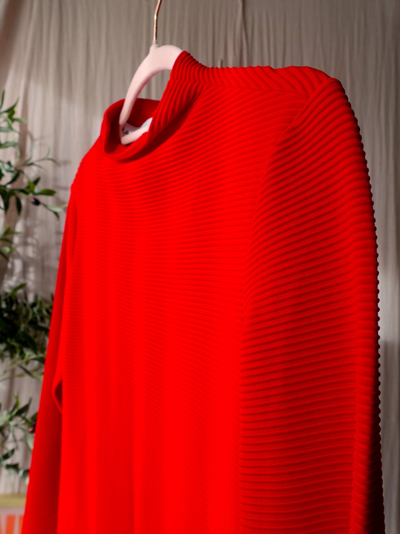 Vanilia mock neck rib top scarlet