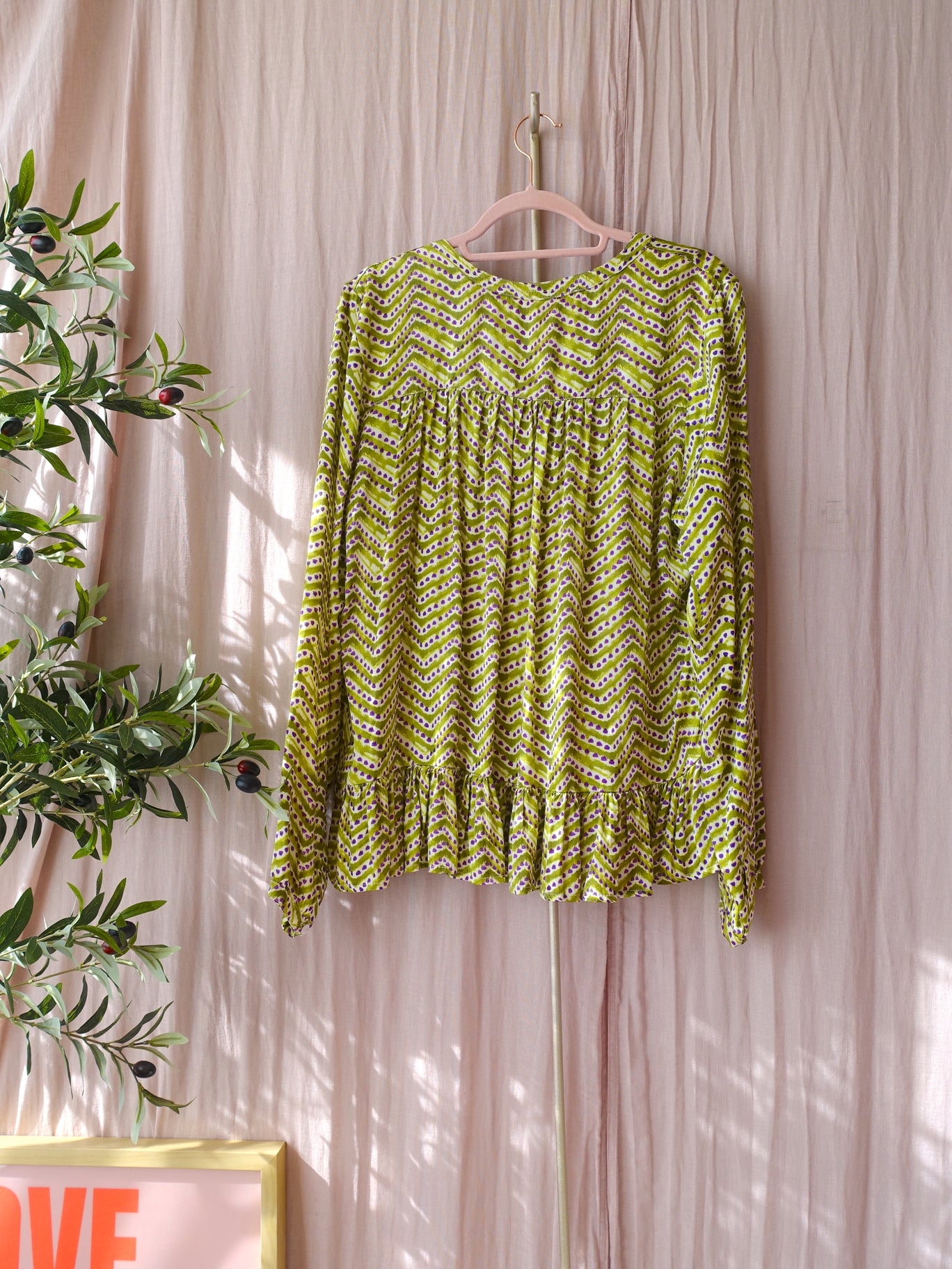 Mondieux Madame peplum detail top lime