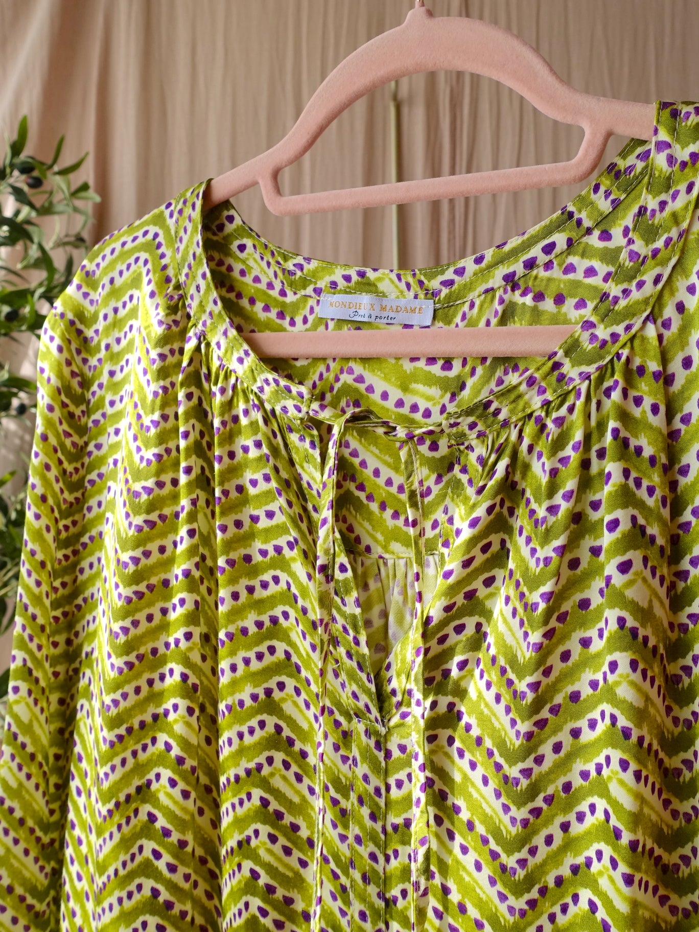 Mondieux Madame peplum detail top lime