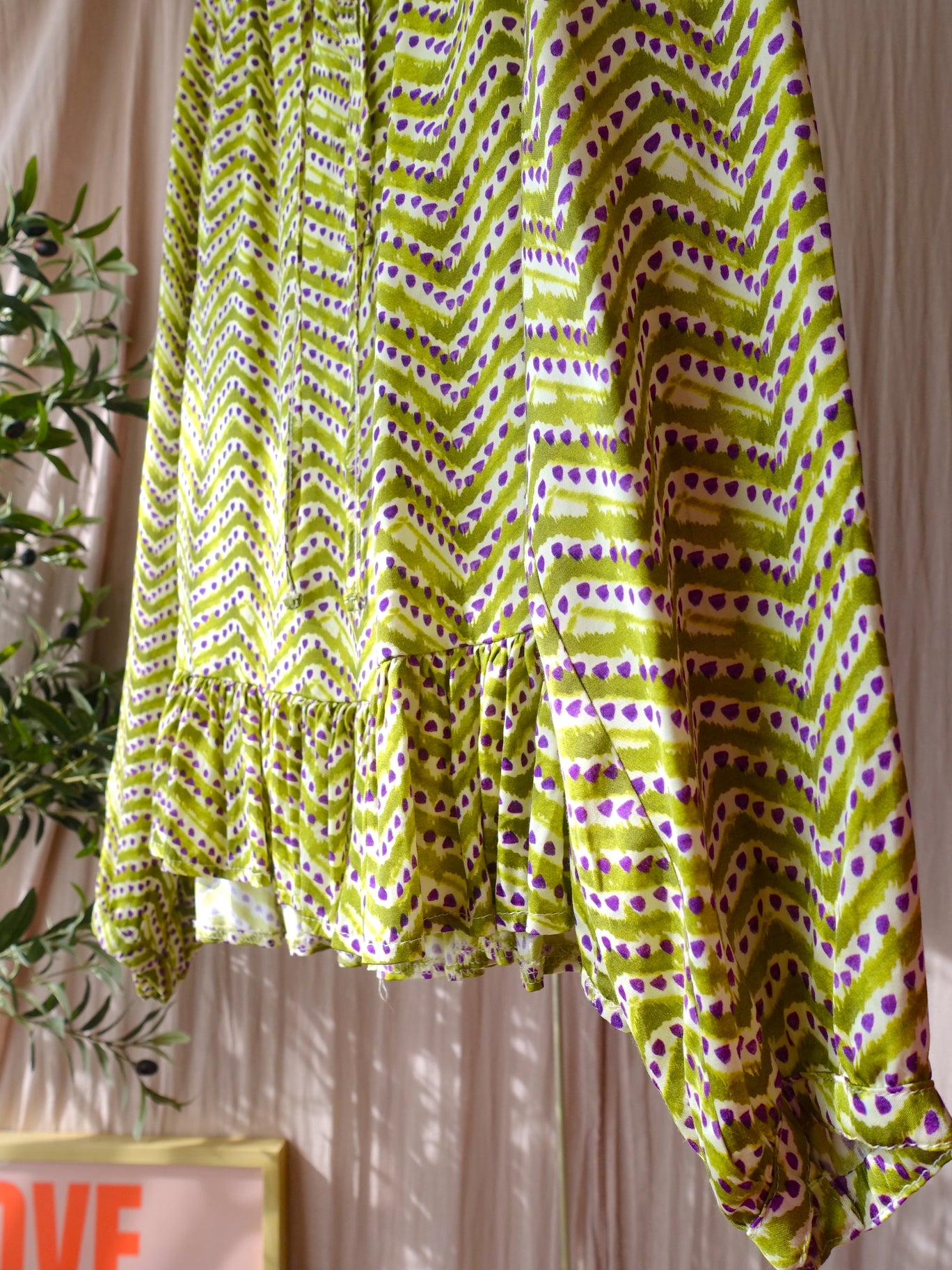 Mondieux Madame peplum detail top lime