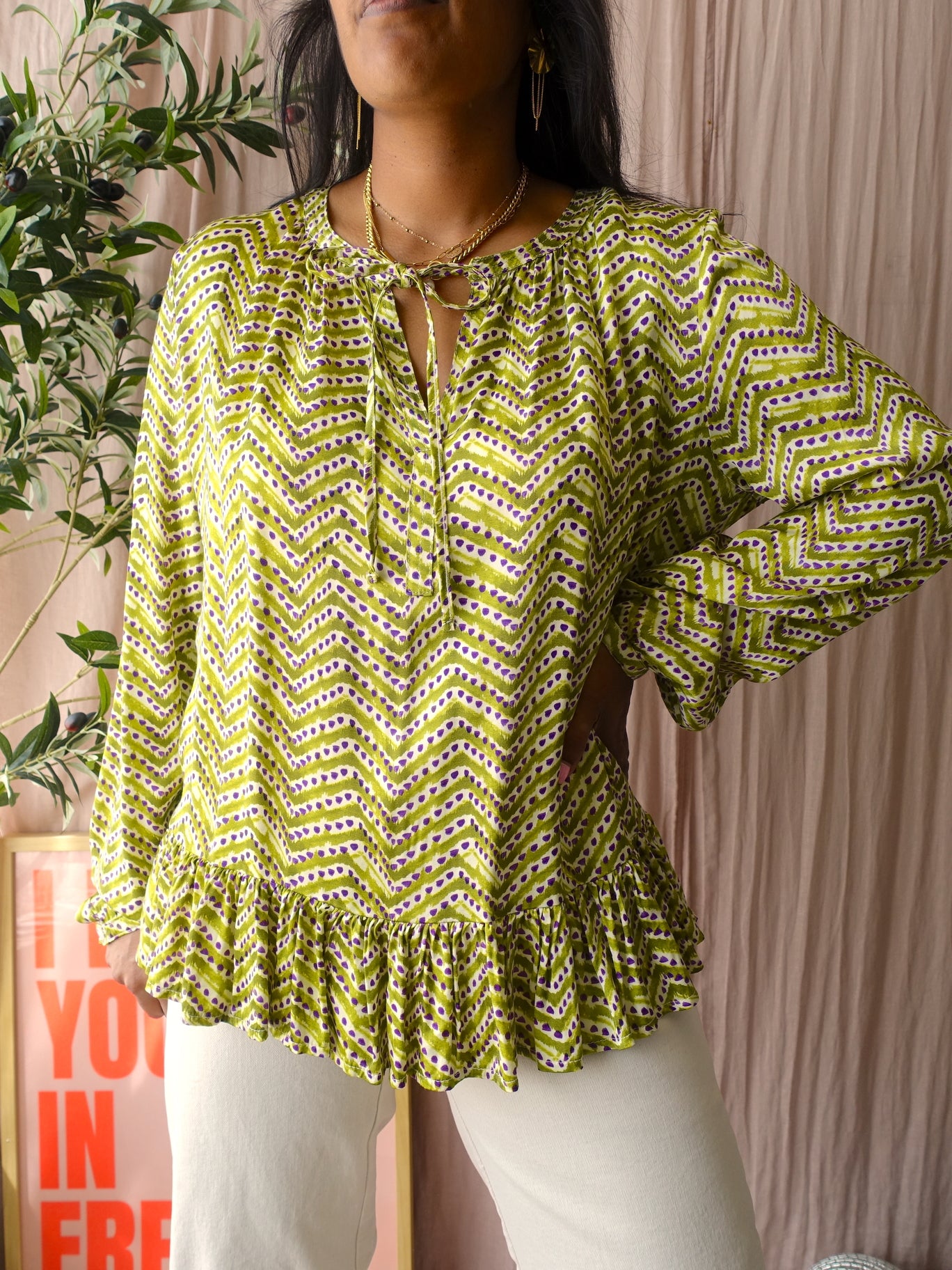 Mondieux Madame peplum detail top lime
