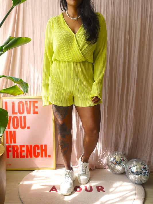 GRATIS BIJ BESTEDING V.A. €100 - Mostwanted ribbed satin playsuit alice lime
