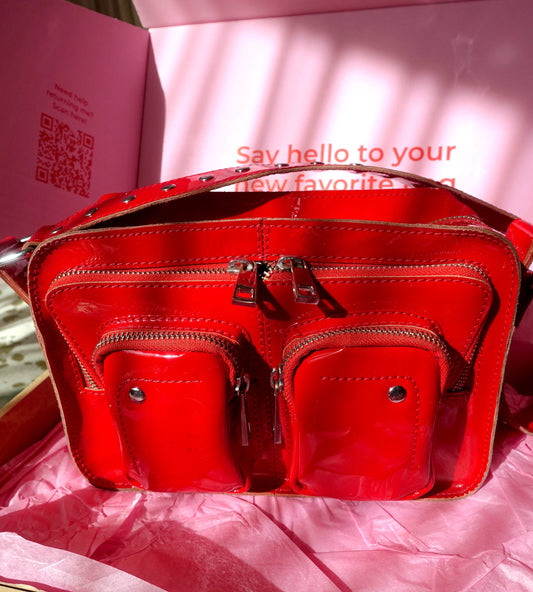 Núnoo Ellie patent red lacquer