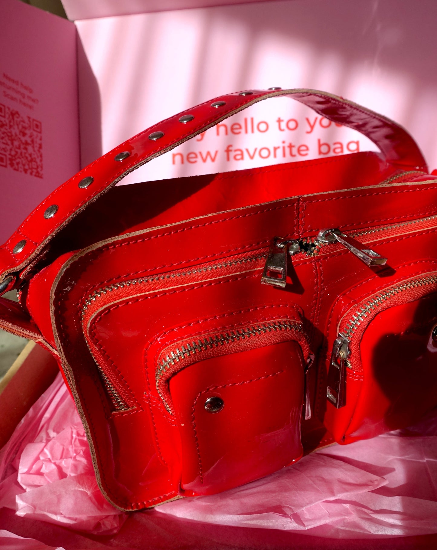 Núnoo Ellie patent red lacquer