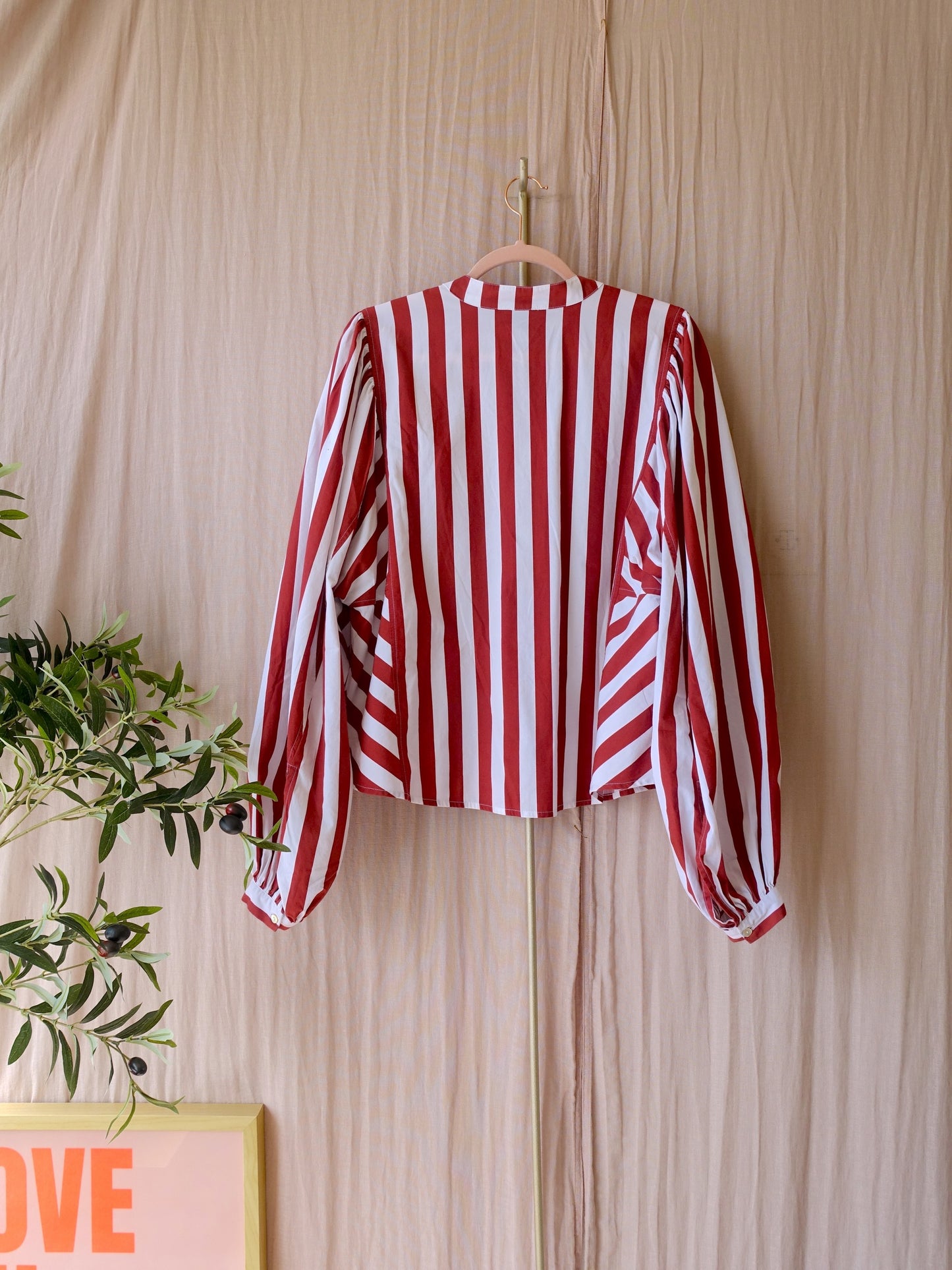 OU. Boutique poplin statement blouse wit / rood