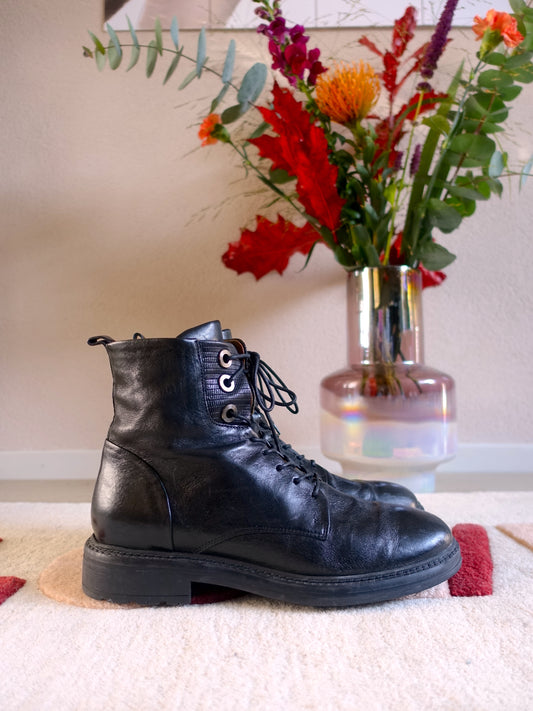 Piedi Nudi lederen veterboots jet black