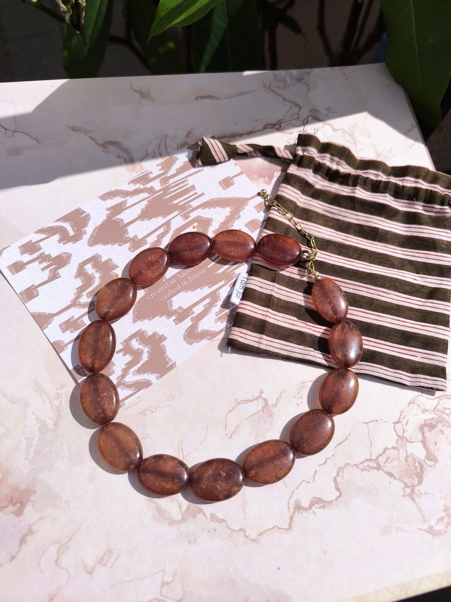 Zusss SS26 kralenketting donkerbruin