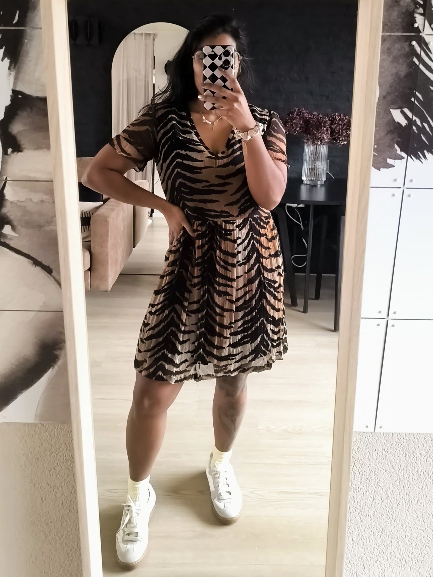 Alix tiger crinkle chiffon jurk cognac