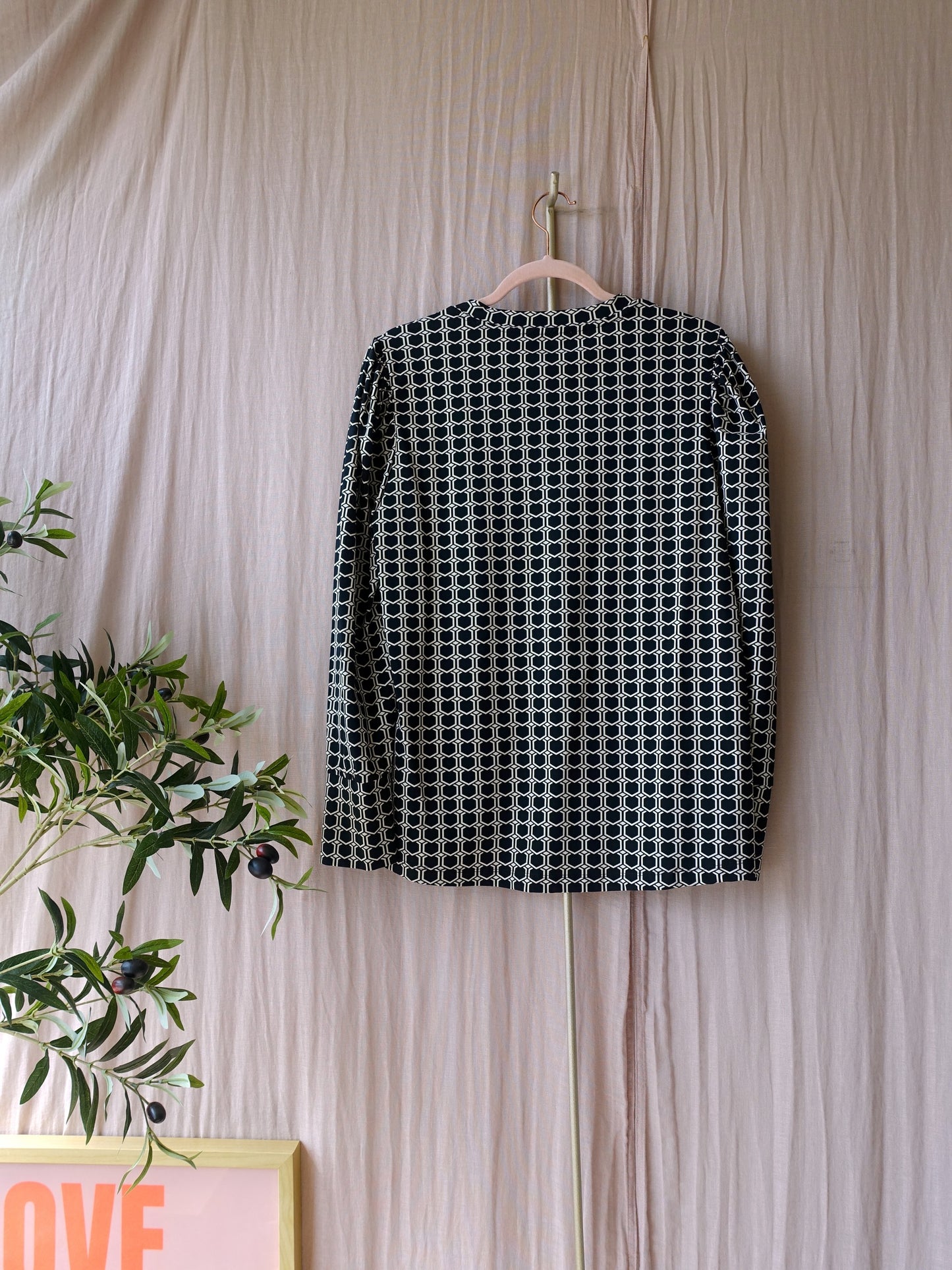 Aime Balance travel quality top