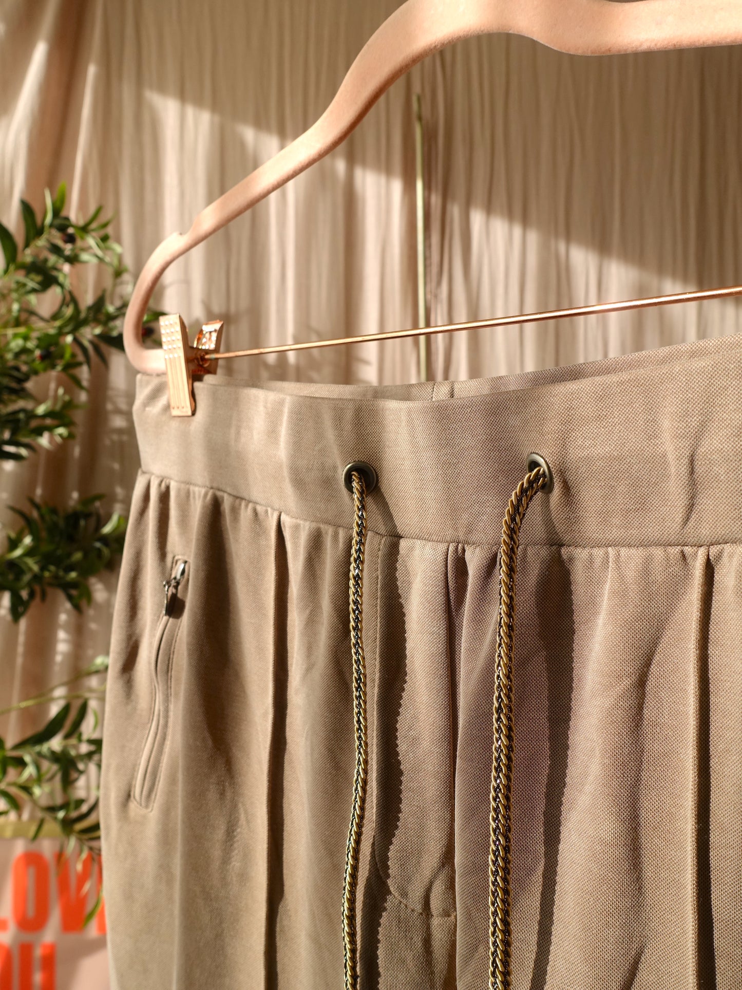Poools modal tapered pants taupe