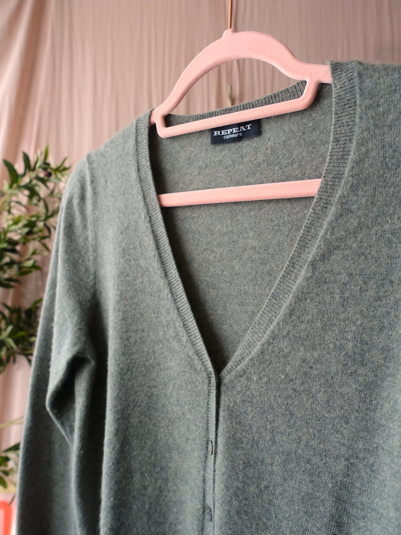 Repeat Cashmere 100% v-neck cardigan jade