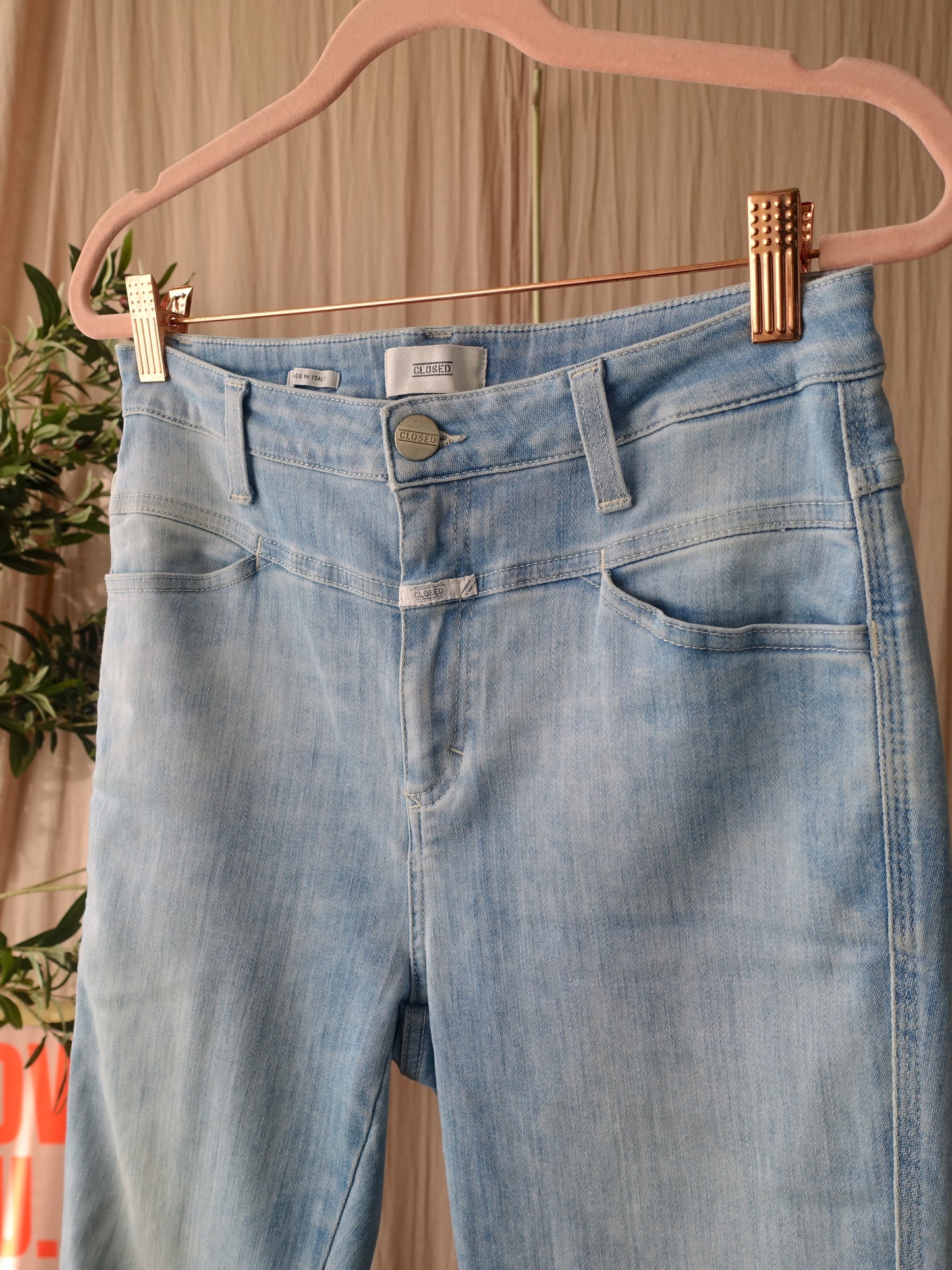 Closed skinny pusher stretch light blue