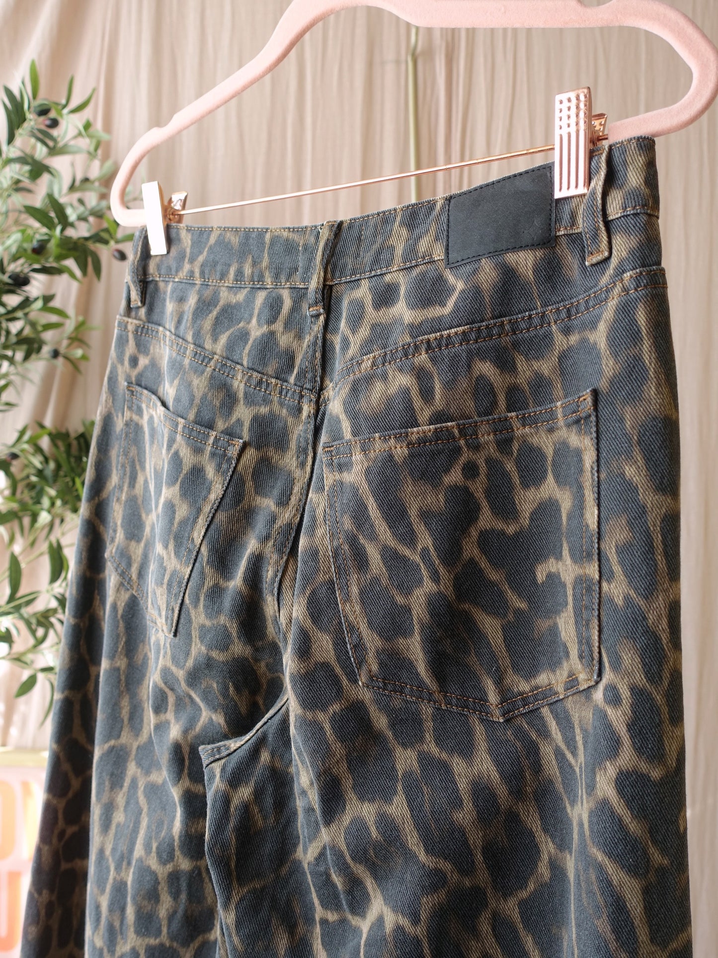 Shoeby barrel fit balloon jeans leopard