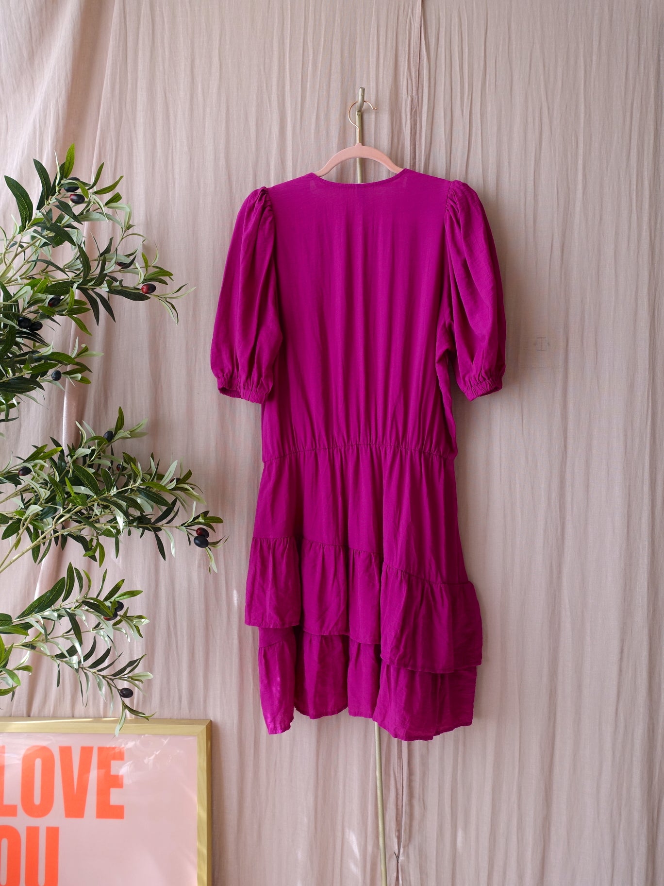 Shoeby ruffle puff sleeve jurk rose fuchsia