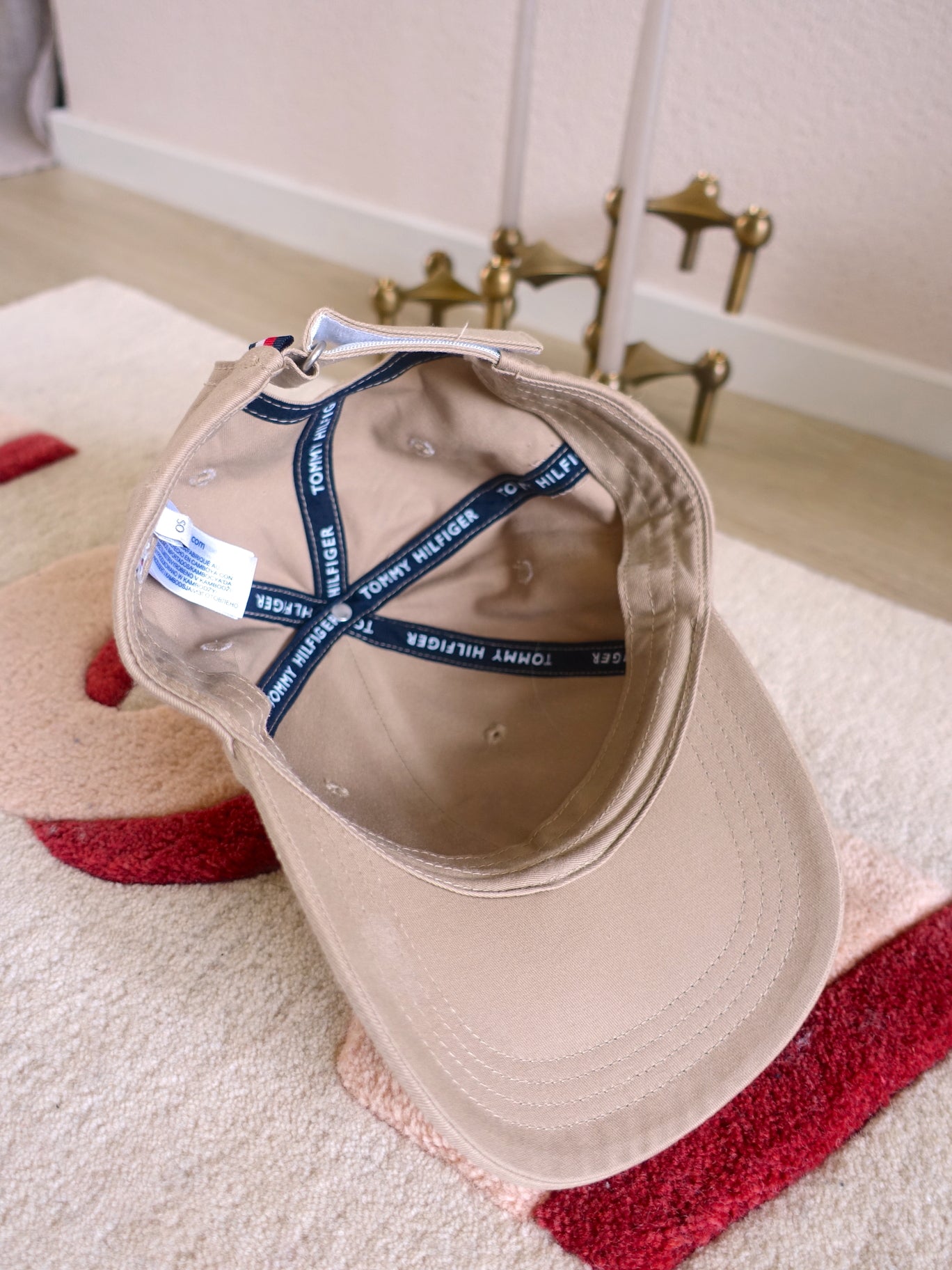 Tommy Hilfiger embroidered outline cap beige