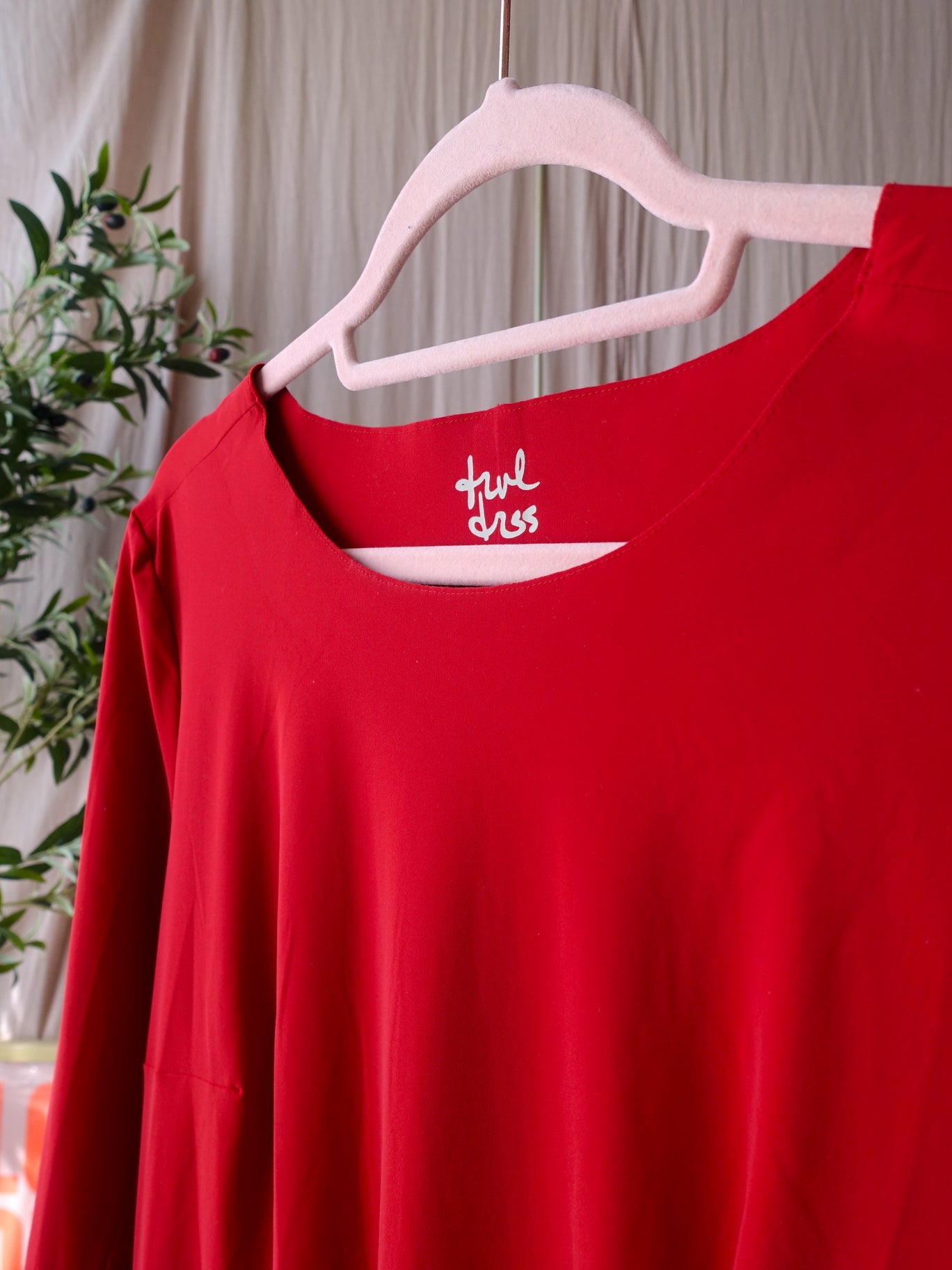 TRVL DRSS by Zenggi classic midi round neck jurk