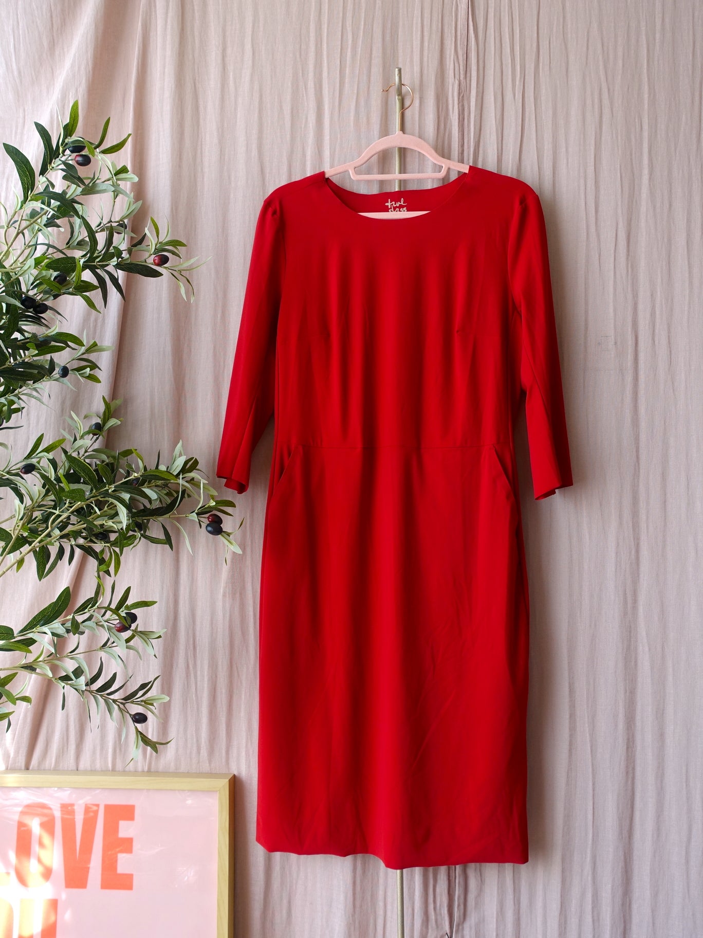 TRVL DRSS by Zenggi classic midi round neck jurk
