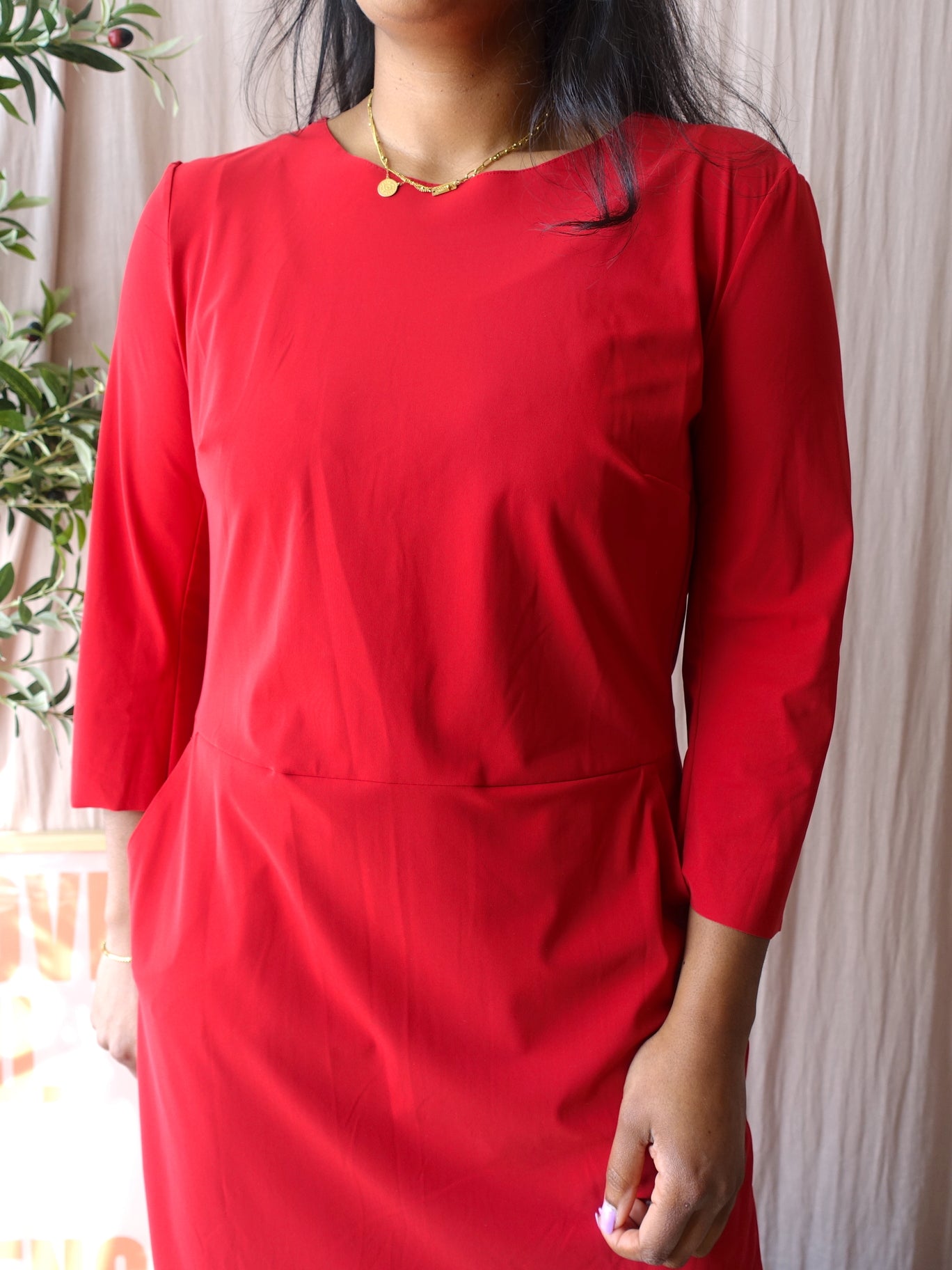 TRVL DRSS by Zenggi classic midi round neck jurk
