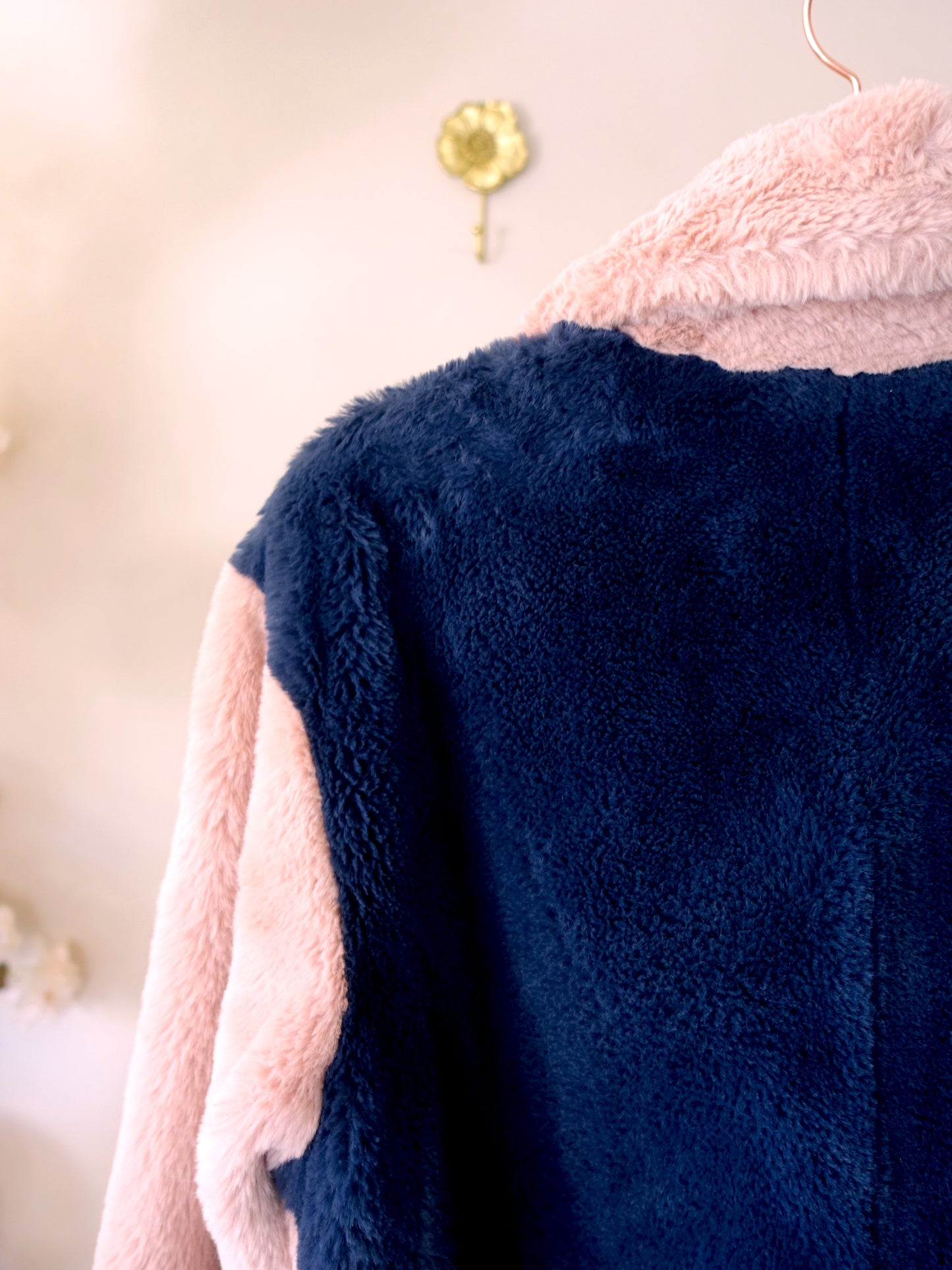 STAND Studio faux fur belted jack peony / navy