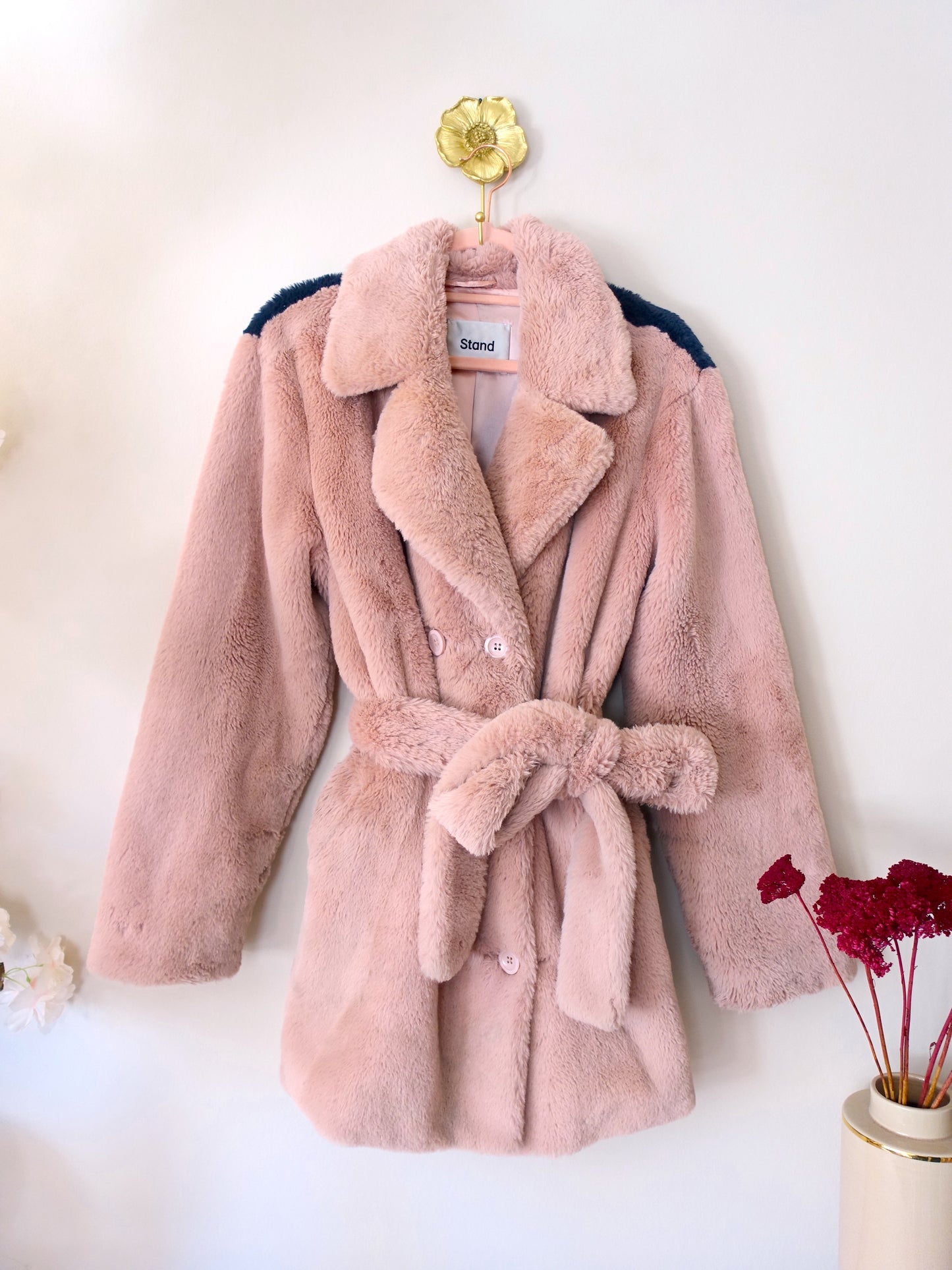 STAND Studio faux fur belted jack peony / navy