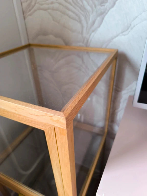 Ferm Living Miru Glass Montre kast natural oak